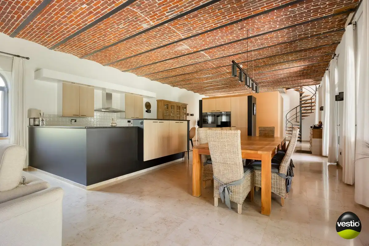 EXCLUSIEVE HOEVE MET MEERDERE WOONGEDEELTES, ATELIER, STALLING en AANPALENDE WEIDE OP CA. 1,6 HECTARE NABIJ DOMEIN NIEUWENHOVEN. foto 22