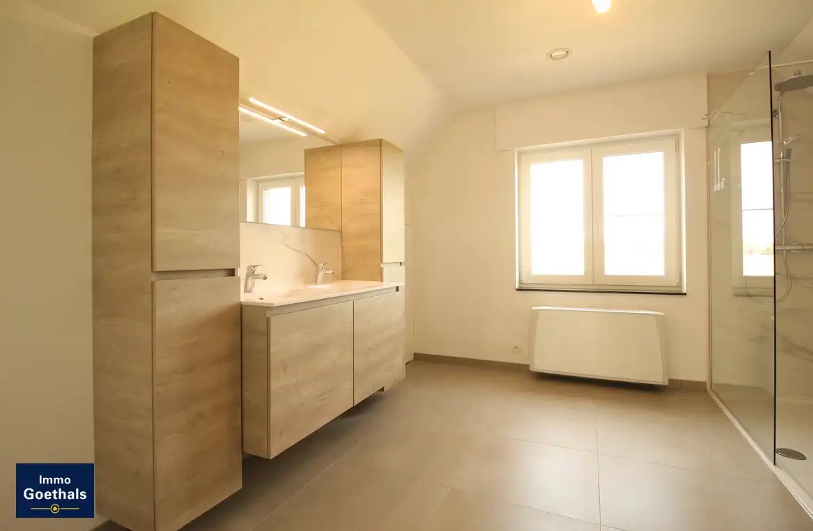 Ruime en recente pastoriewoning te huur in Zulte-Machelen foto 14