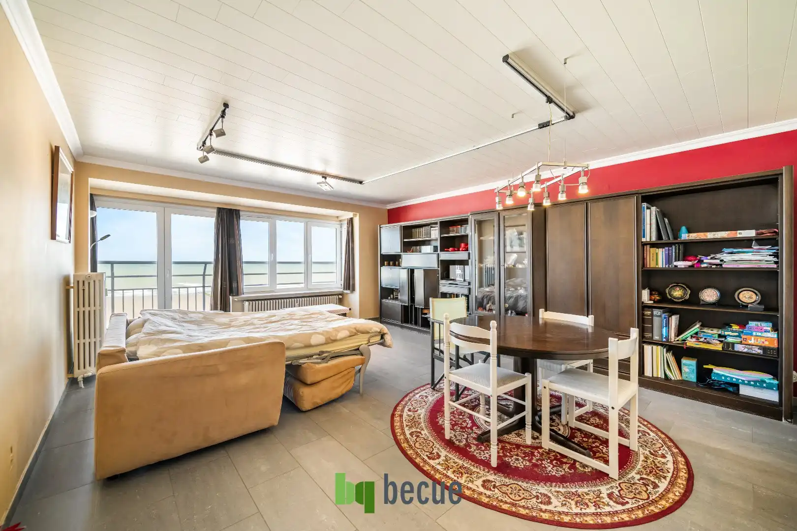 Ruim lichtrijk 2 slaapkamerappartement met zicht op zee.  foto 2