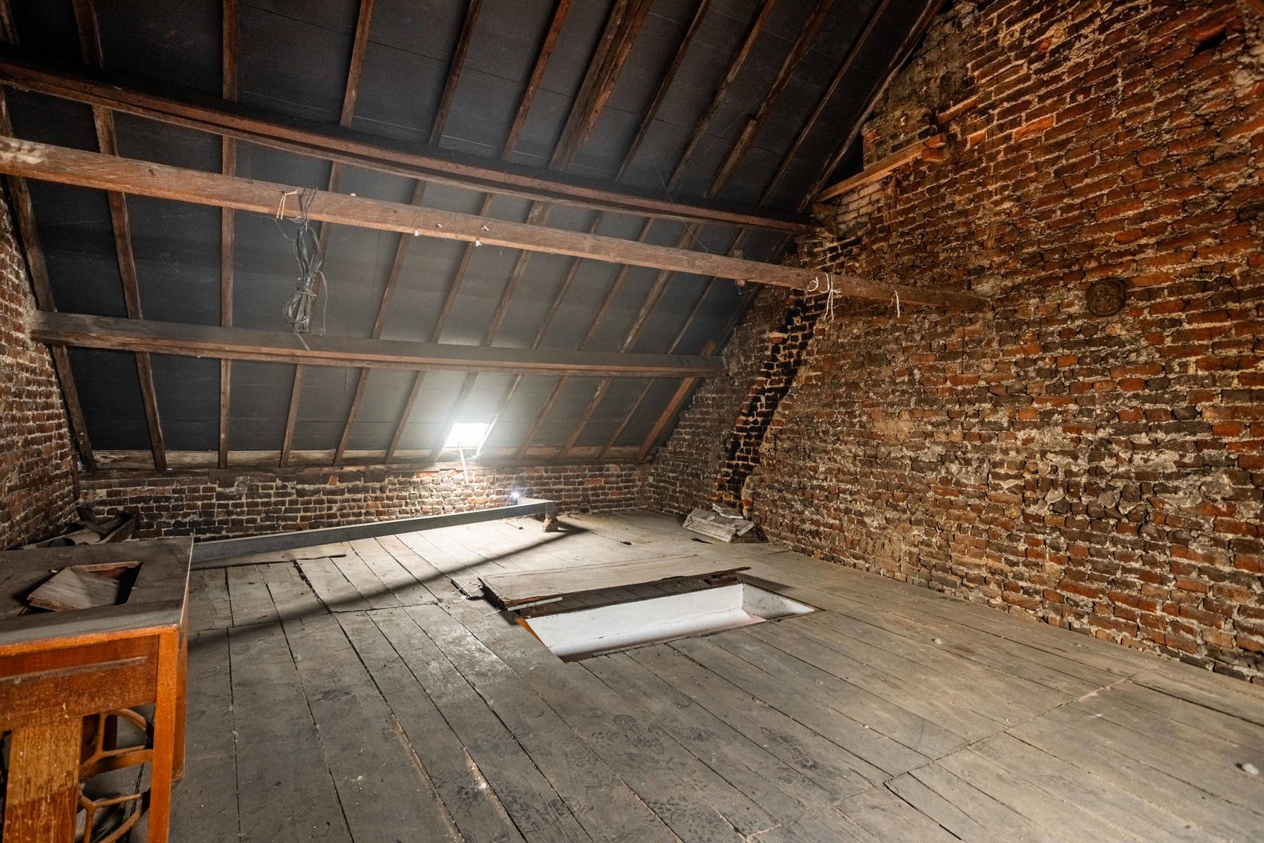 TE RENOVEREN RIJWONING MET TUIN EN GARAGEBOXEN foto 19