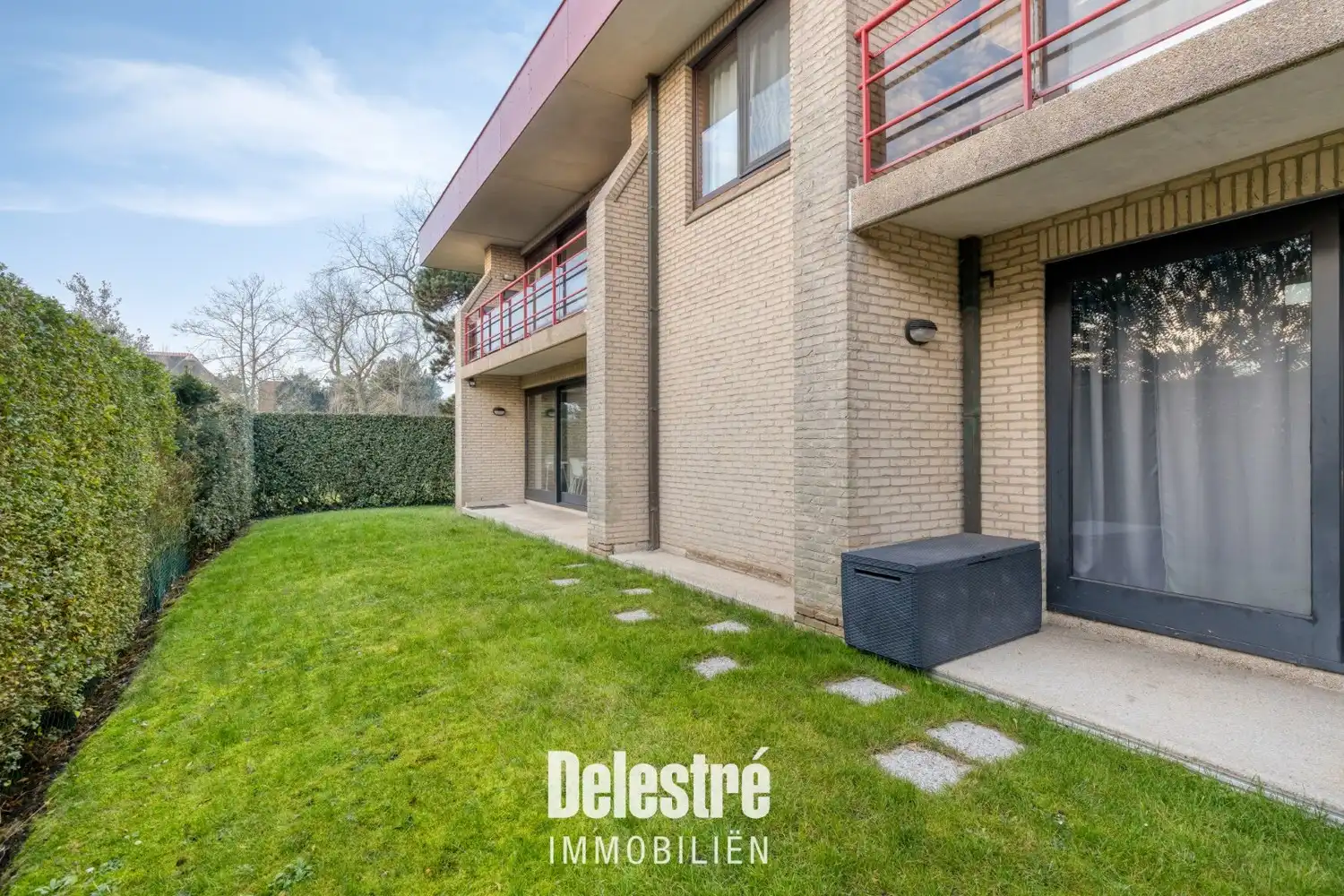 Commerciële topligging (TELENET) met woonst (vakantieapp.) op de Albert I Laan – Residentie Mirhras foto 2