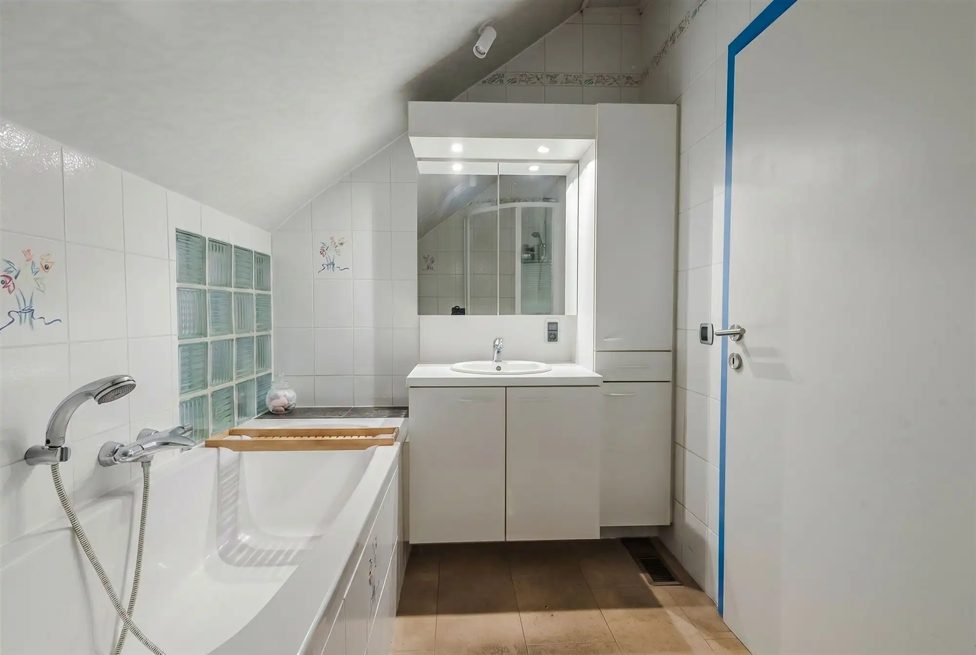 Stijlvolle bel-etagewoning met zonnige tuin foto 32