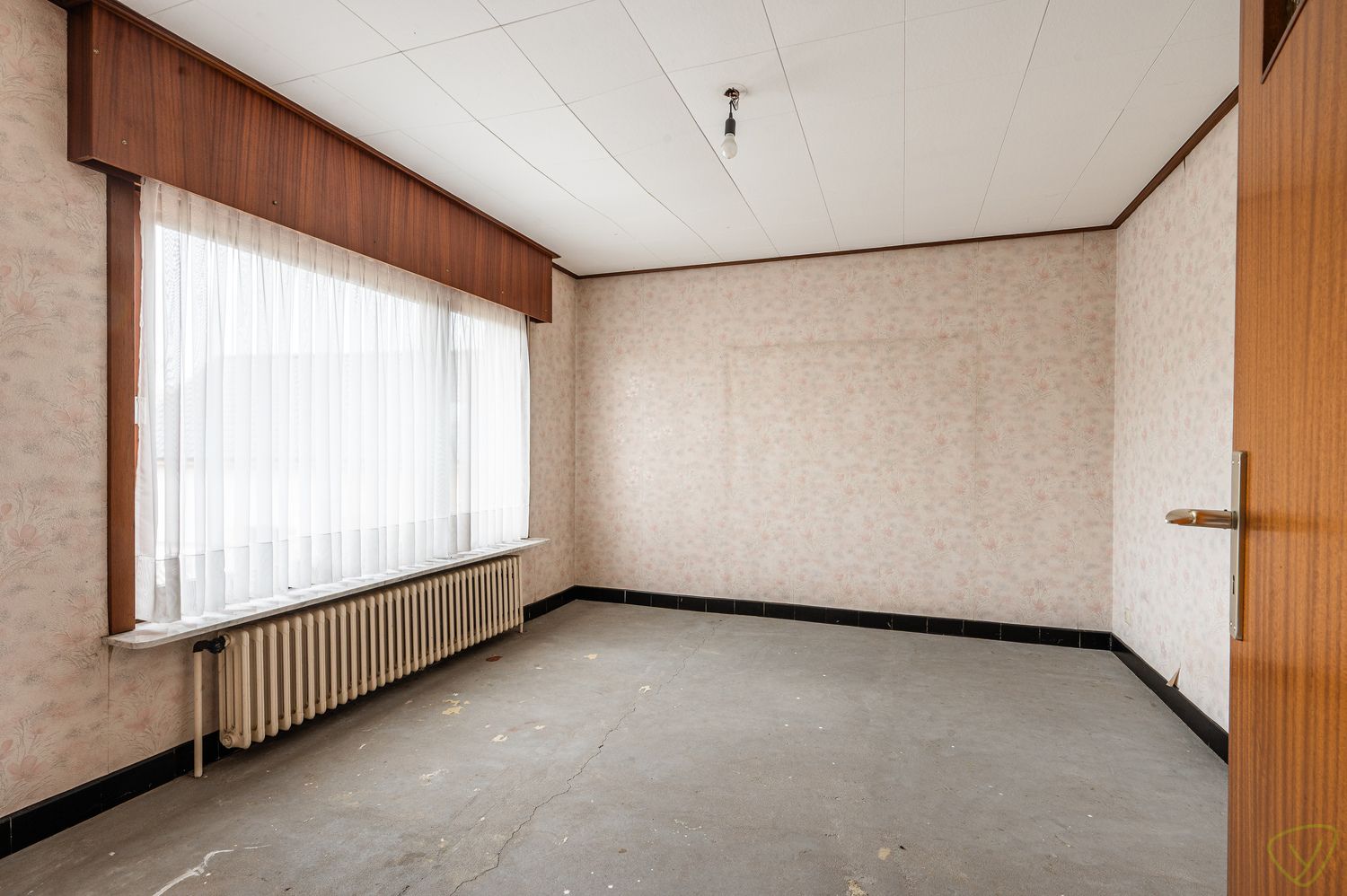Verrassend ruime te renoveren woning te Oosteeklo! foto 14