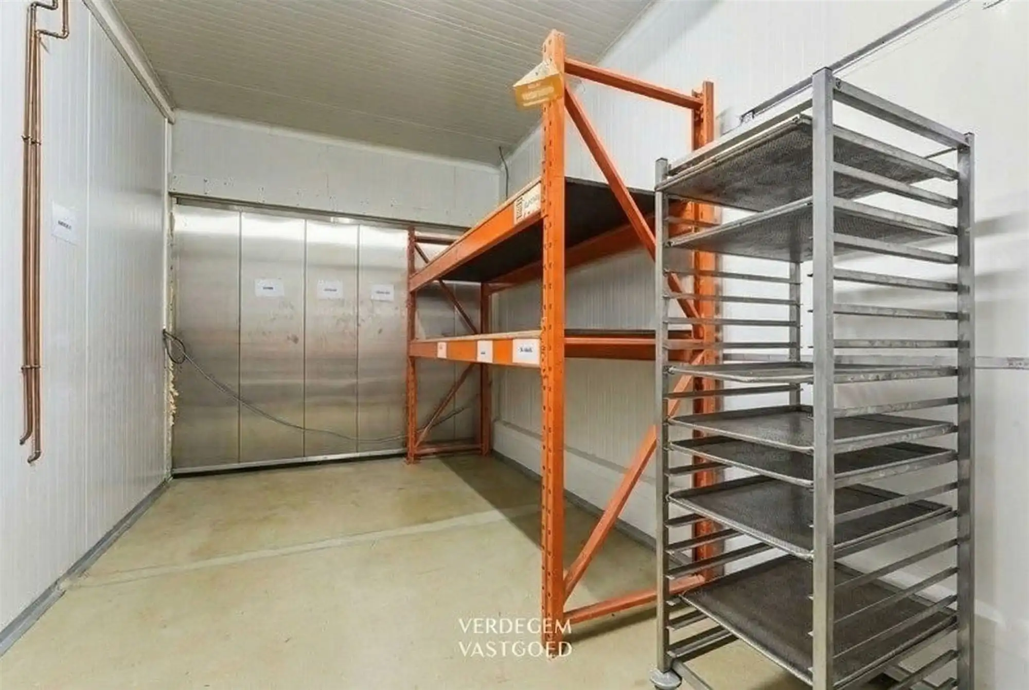 Villa met magazijn op toplocatie foto 31