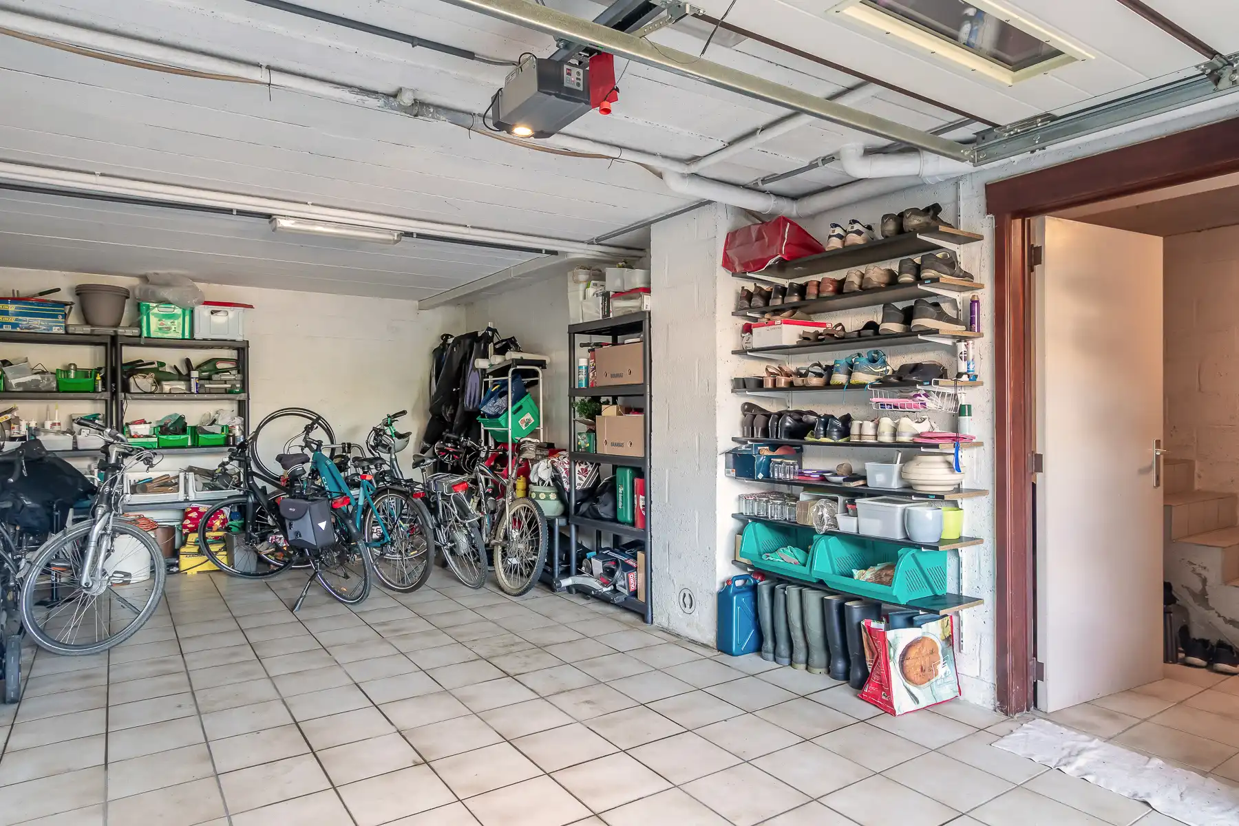 Woning met 3 slaapkamers, inpandige garage en weidse tuin foto 27