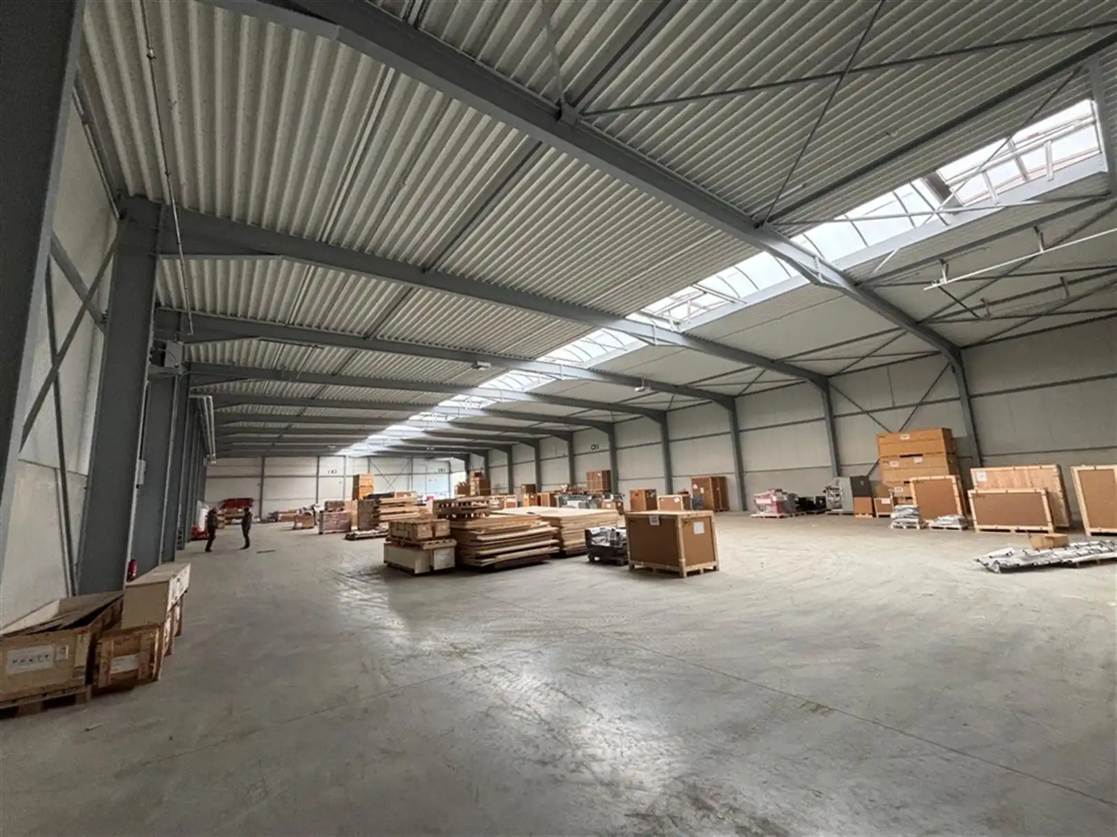 Te Huur logistieke loods te Lier foto 4