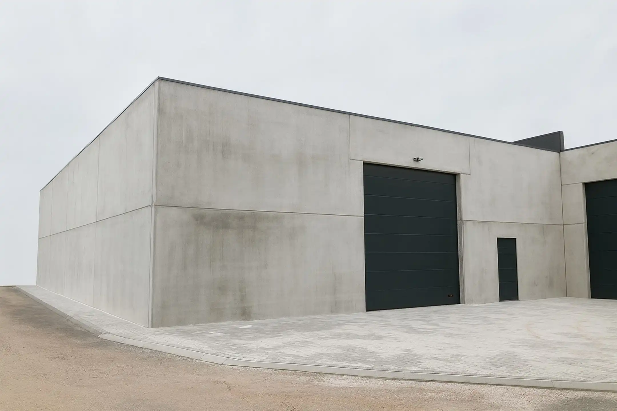 Ruim en multifunctioneel magazijn in Zottegem foto 4