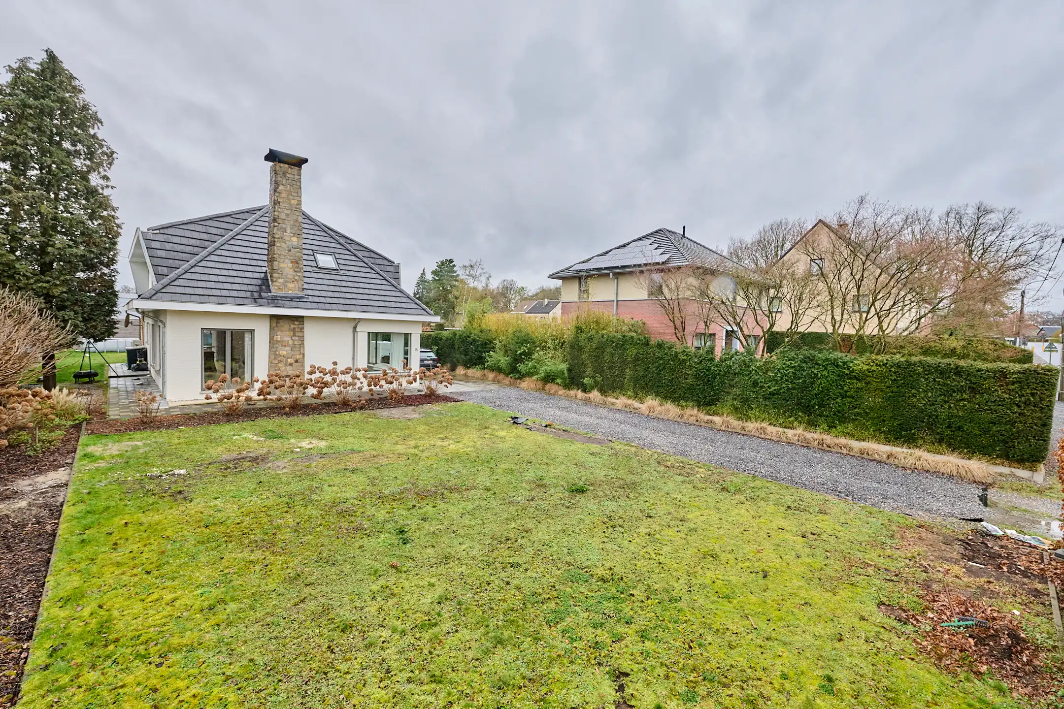 Prachtig vernieuwde villa op een rustige ligging in Genk foto 19