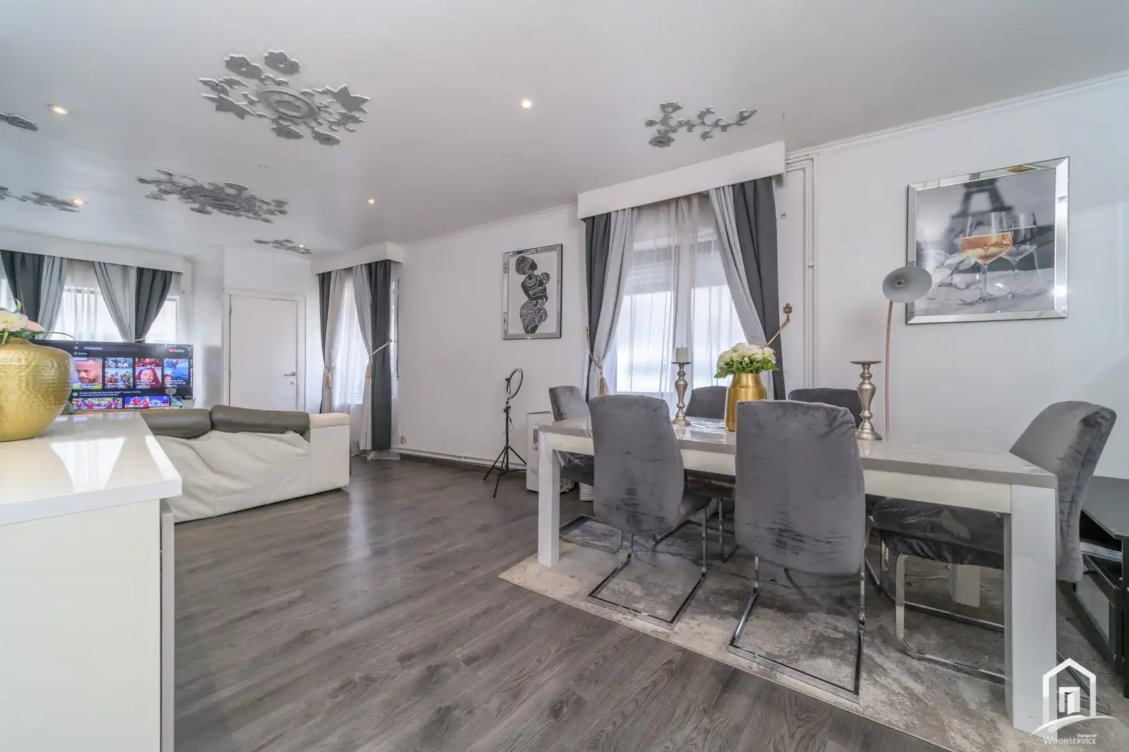 Centraal gelegen, licht op te frissen hoekwoning foto 4