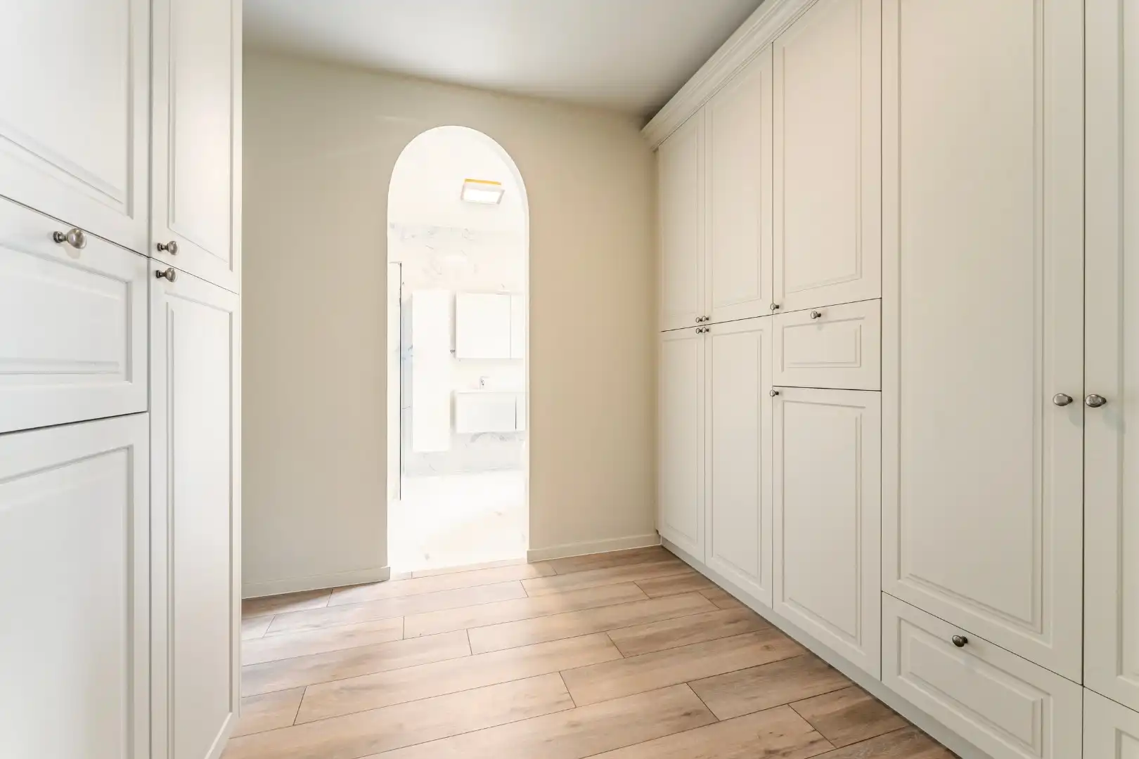 Exclusief gerenoveerde vrijstaande villa in rustige en residentiële omgeving foto 18