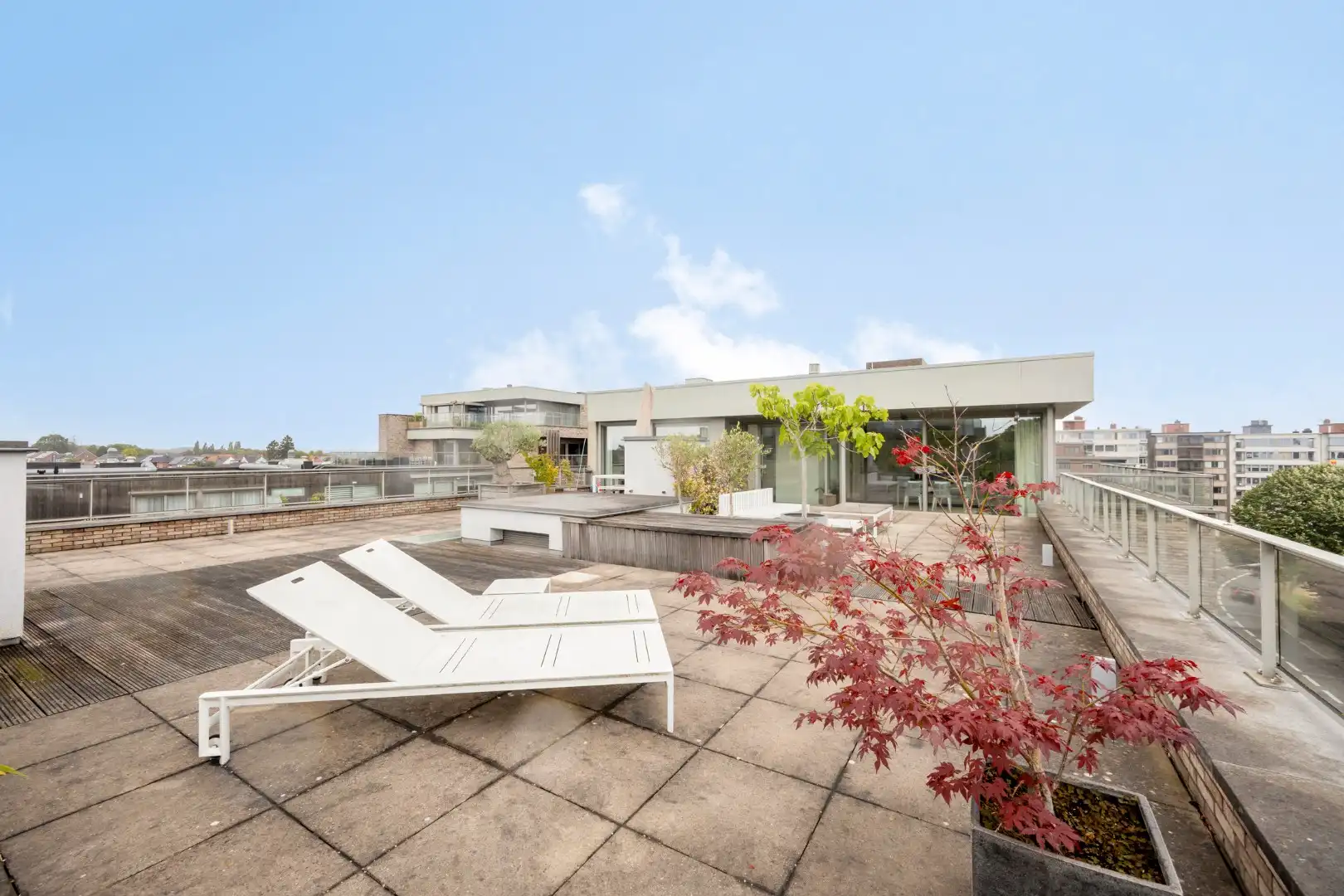 Unieke penthouse met mega-terras en schitterend zicht op de Wallen en de Basiliek van Tongeren foto 2