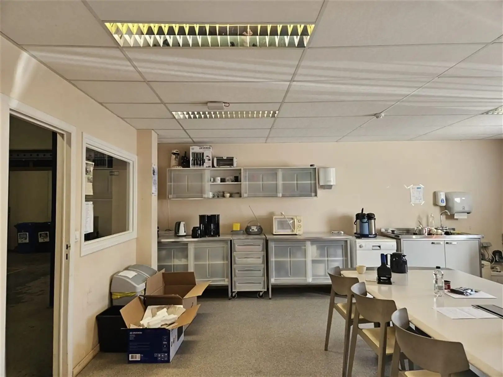 Magazijn met kantoorunit te Drongen foto 11