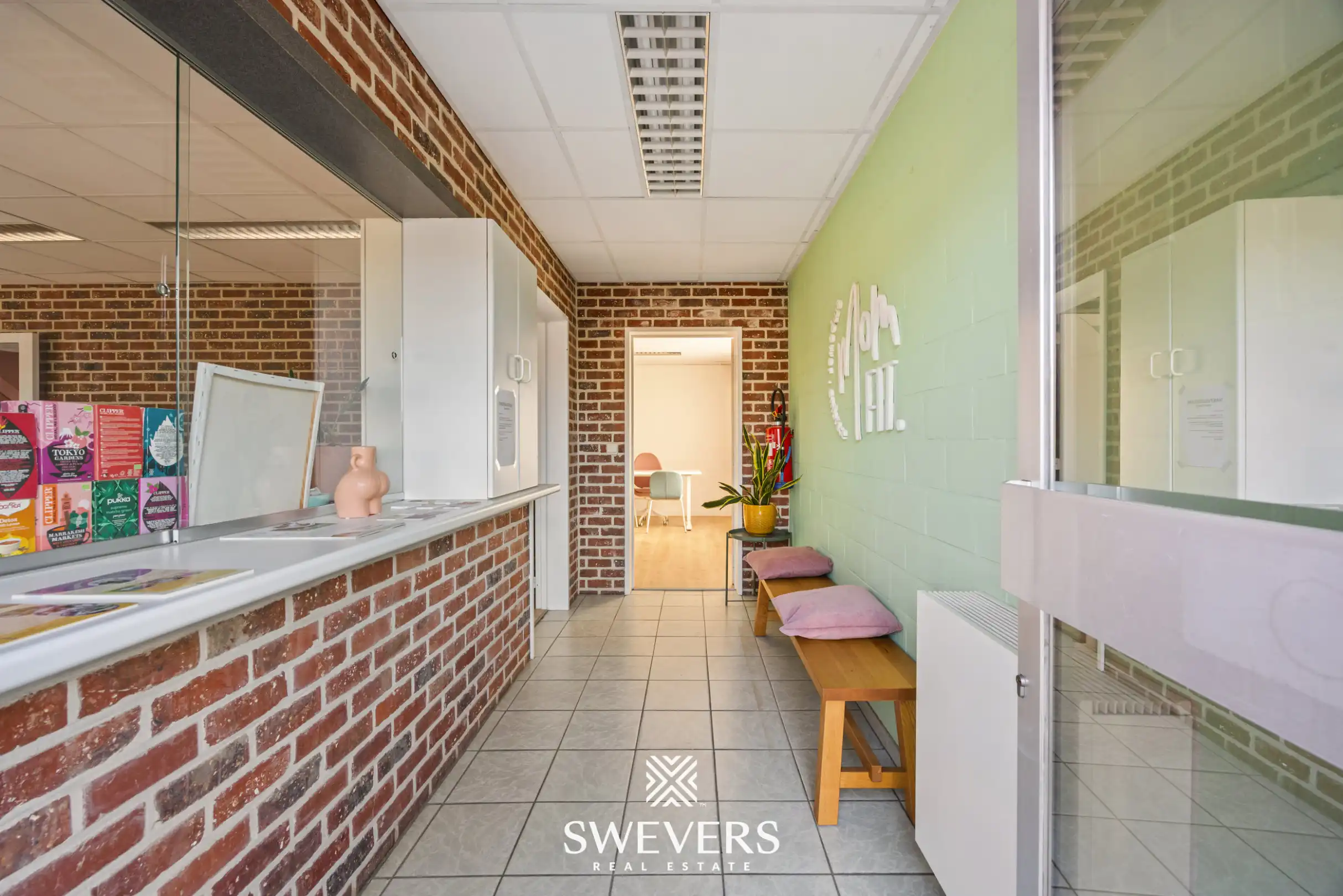 Instapklare belegging: verhuurd kantoor en appartement met ruime parking foto 6