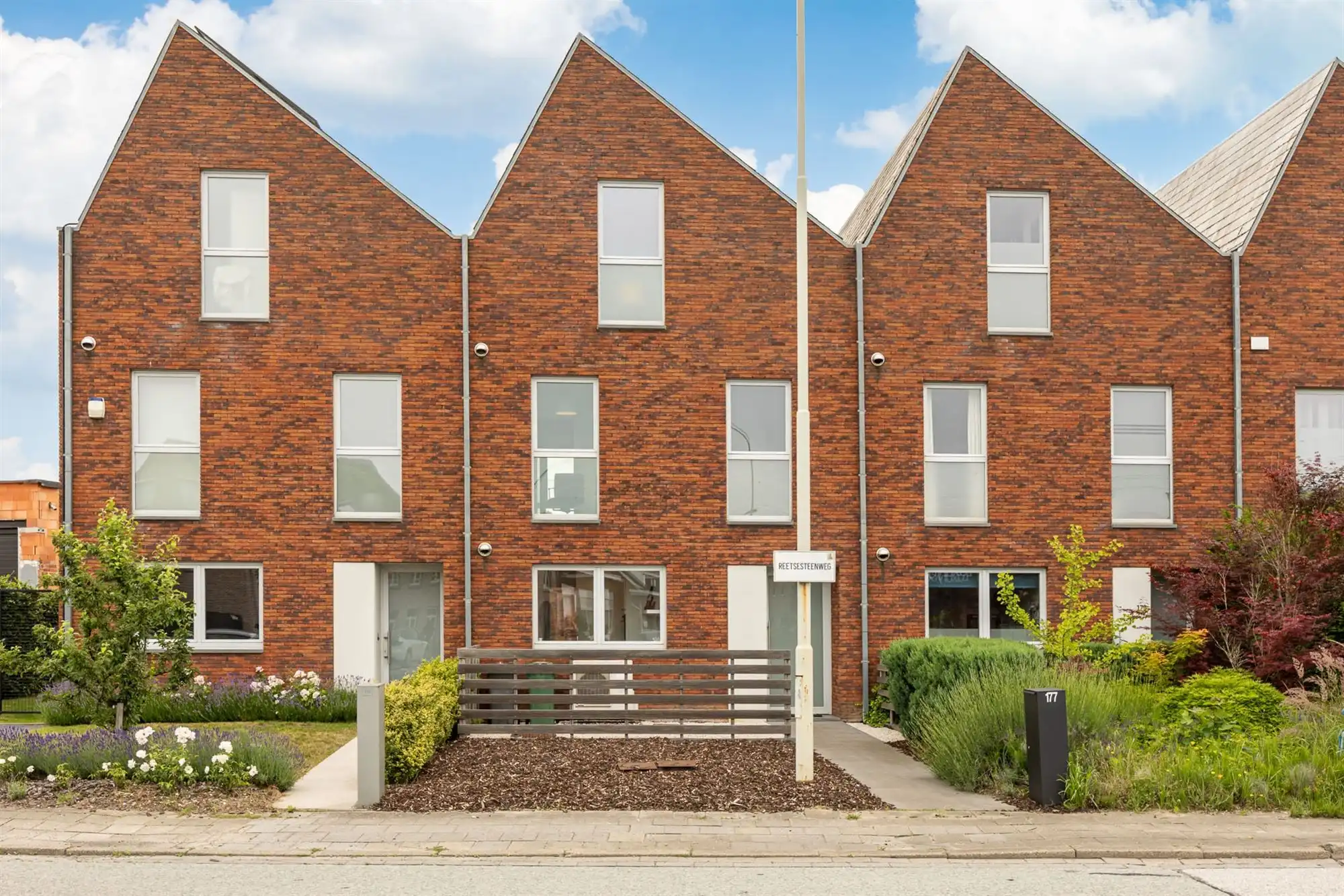 Instapklare moderne woning met 4 slpk. en tuin foto 10