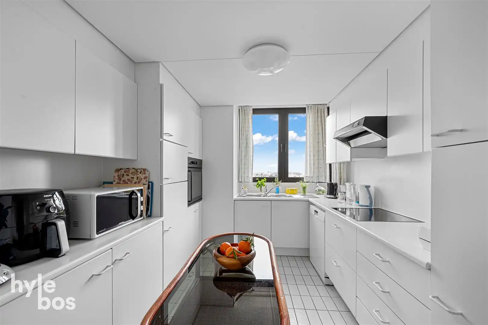 Centraal gelegen 3 slaapkamer appartement met parking foto 13