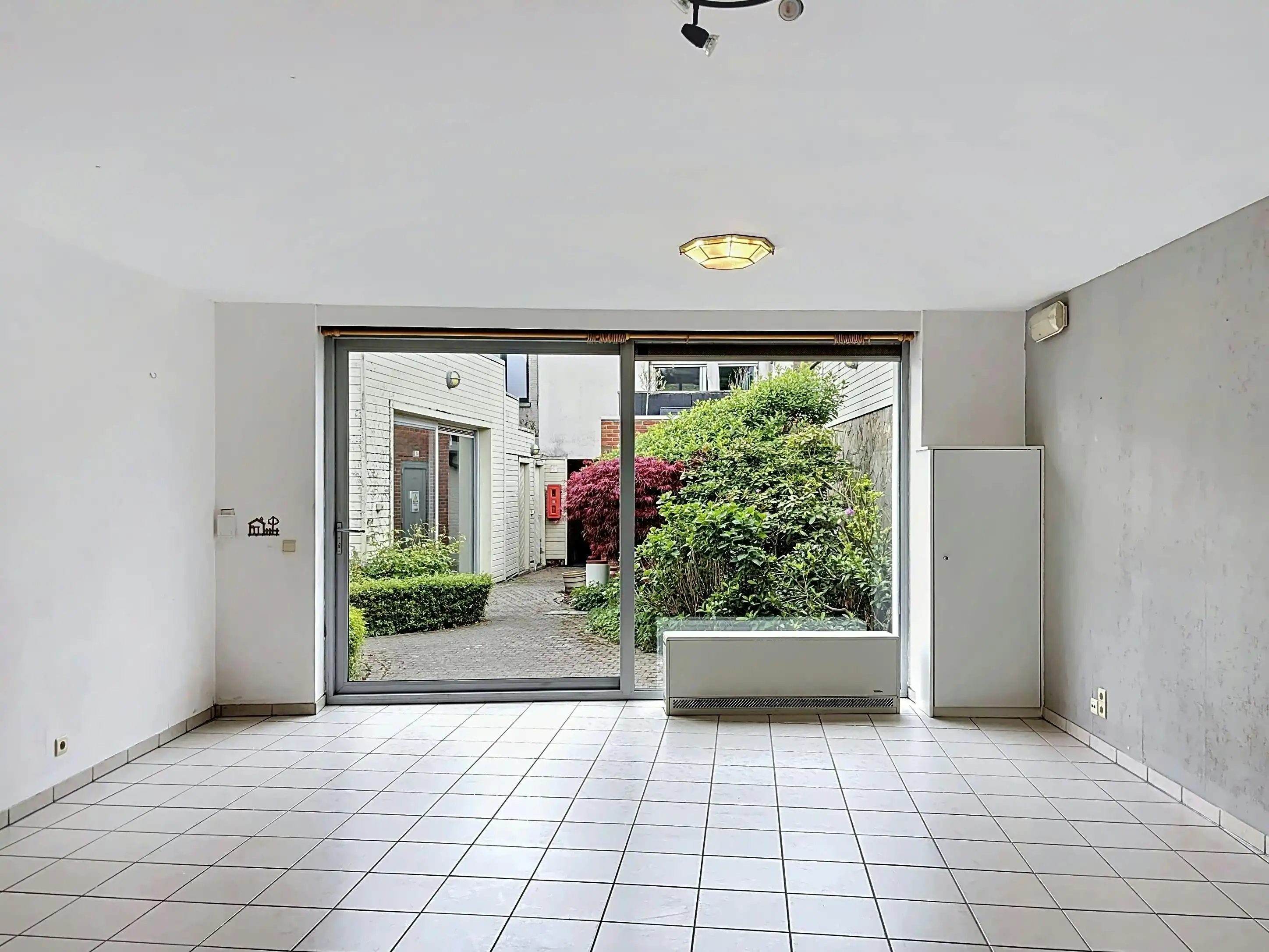 Instapklaar gelijkvloers appartement met gemeenschappelijke tuin en fietsenberging in hartje Kapellen! foto 3