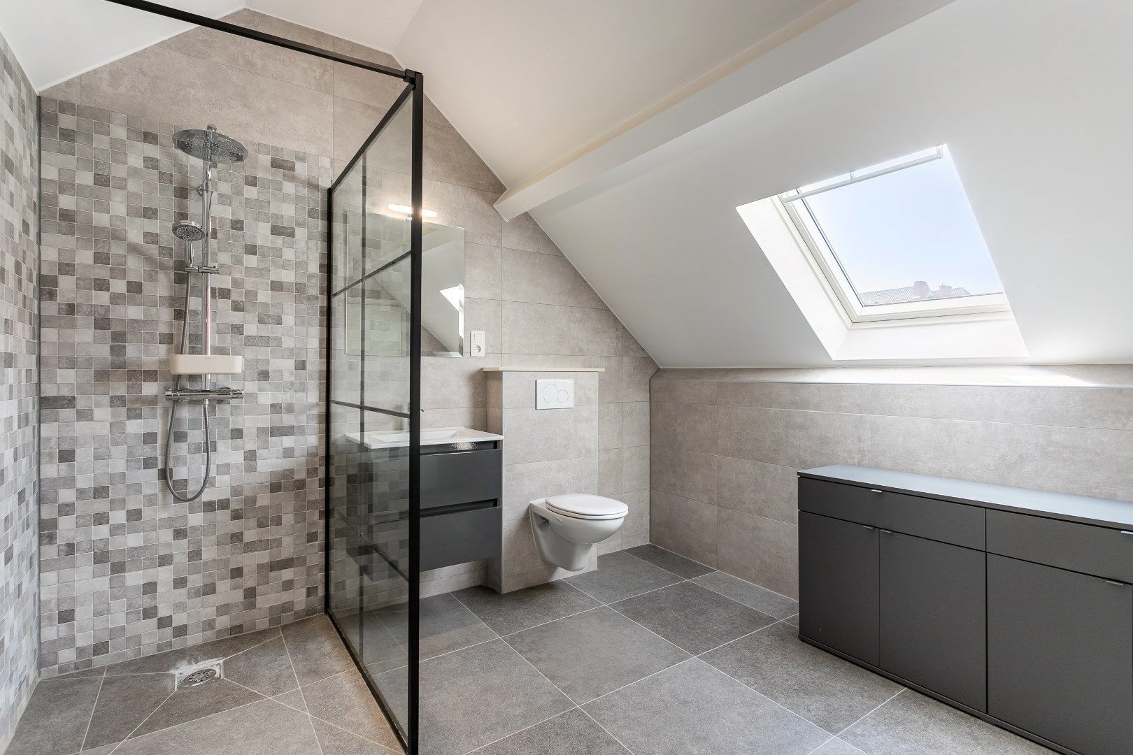 Instapklare woning te Dworp met 5 slkp., garage en tuin foto 20