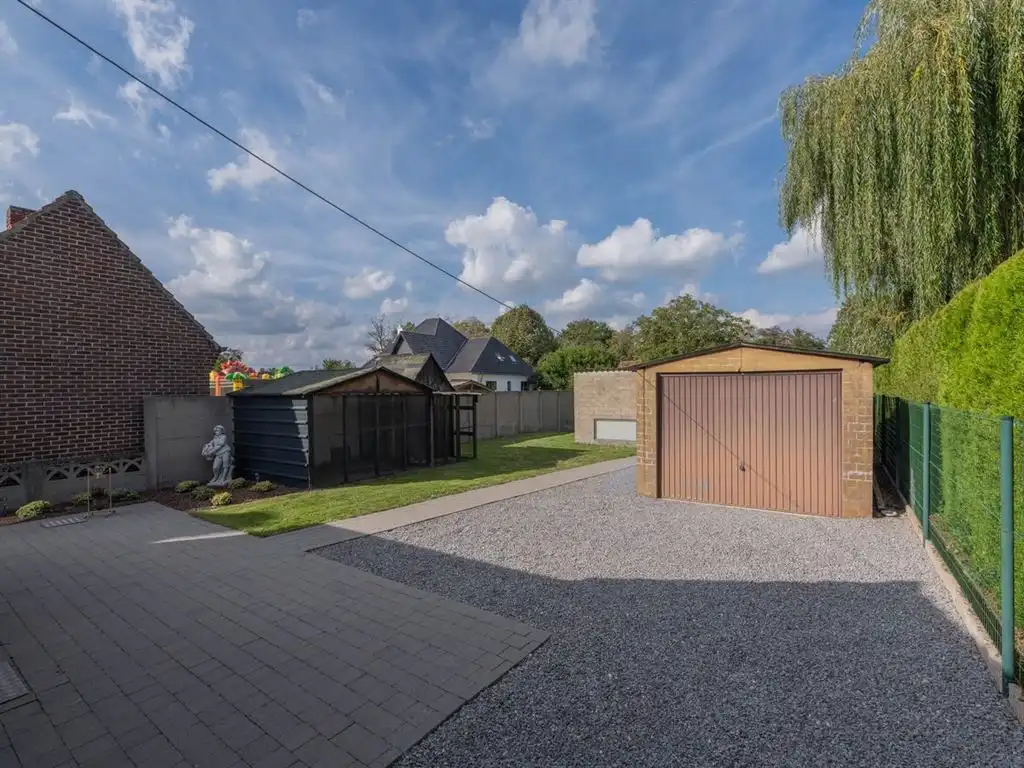 Te renoveren vrijstaande woning foto 4
