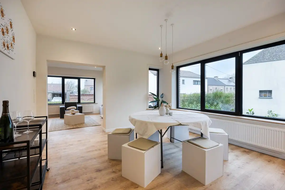 Energiezuinige, volledig gerenoveerde woning met 3 slaapkamers in Ninove foto 5