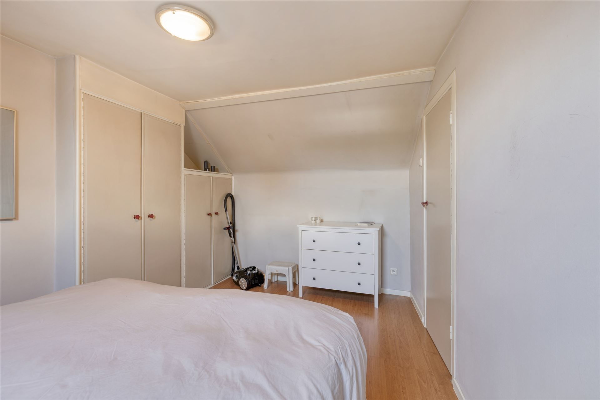 Te Renoveren Meergezinswoning met Garage foto 24