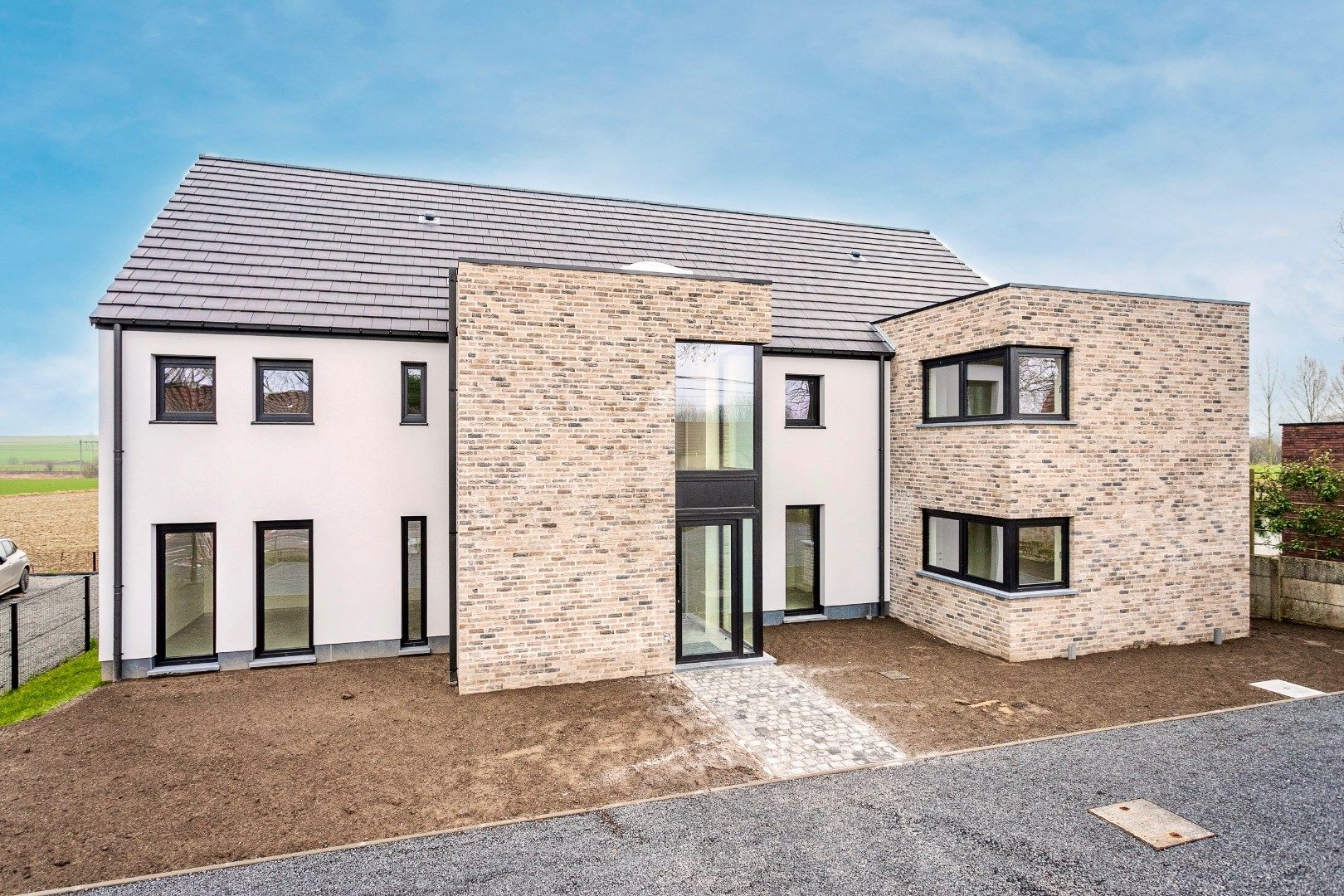 Duplex 3 slpk, terras en 2 autostaanplaatsen foto 2