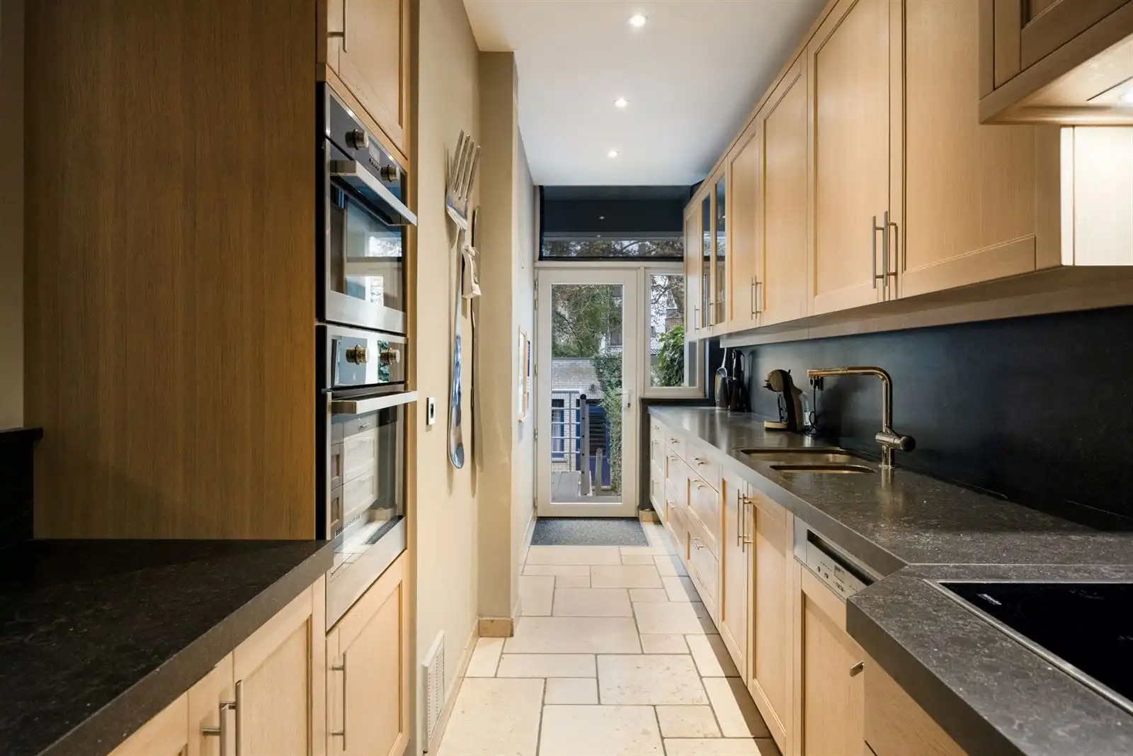 Uniek aanbod in Wilrijk: appartement met handelspand, tuin en bijgebouw  foto 7