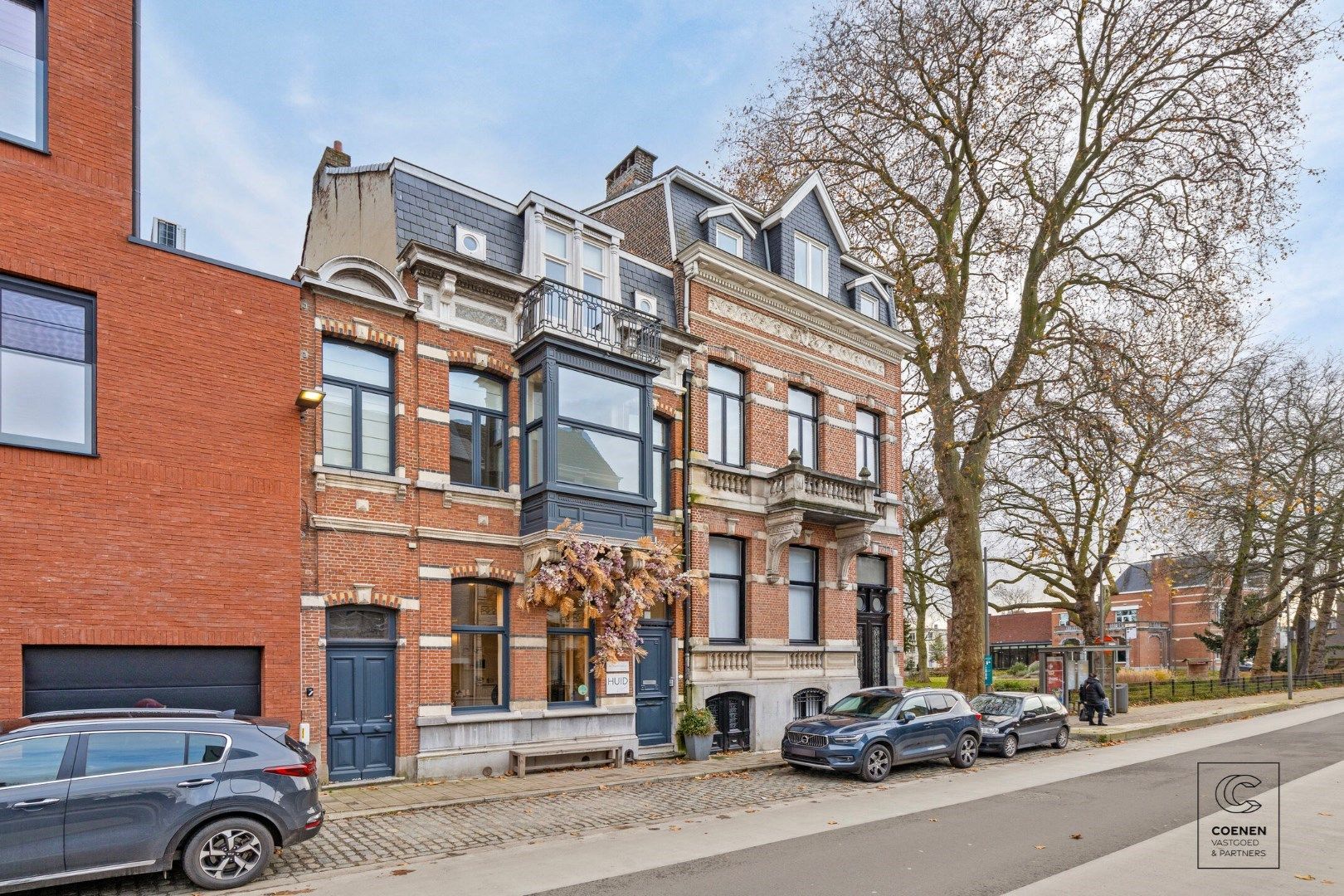 Hoofdfoto van de publicatie: Prachtige herenwoning met de mogelijkheid tot uitbating van een vrij beroep of handelszaak!