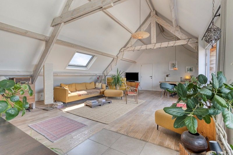 Ruim en charmant dakappartement met 3 slaapkamers en garage TE KOOP in hartje WAKKEN! foto 6