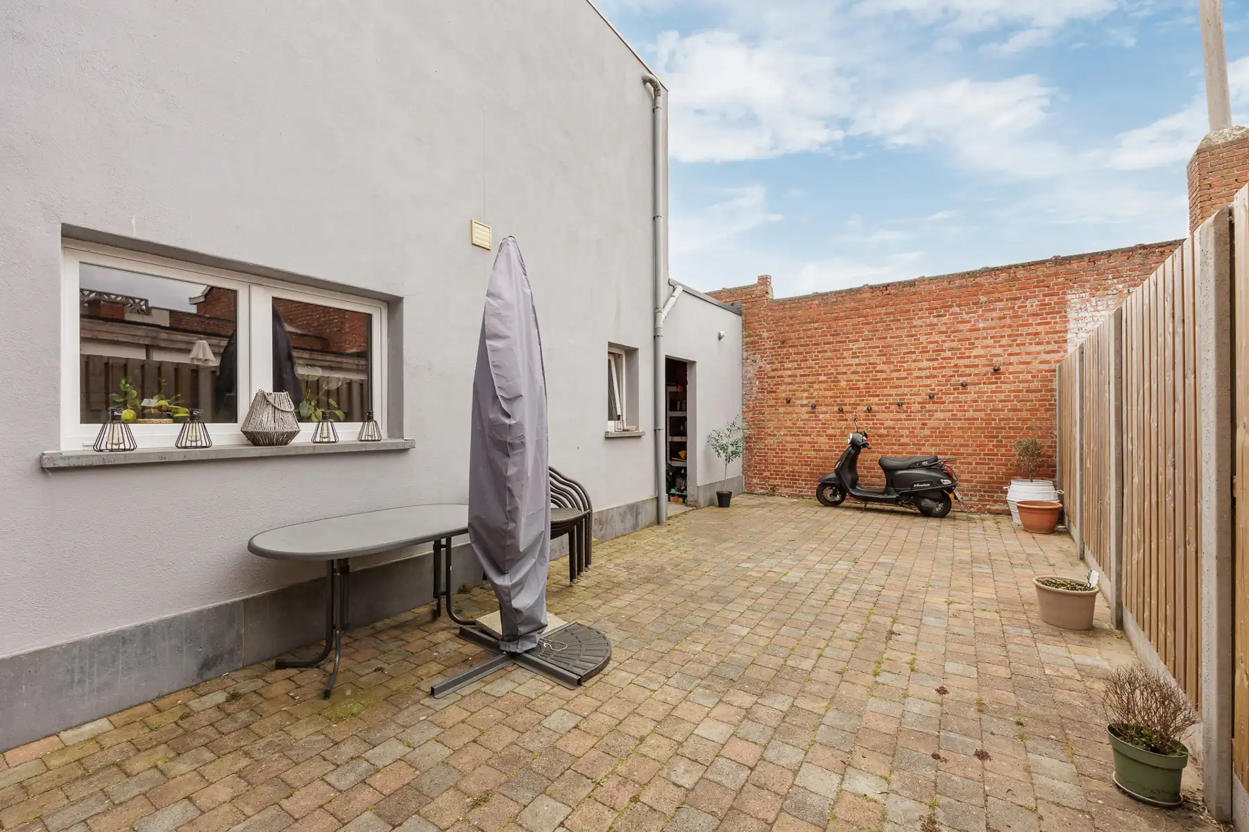 Gezinswoning met 3 slaapkamers en stadskoer met toegangspoort, gelegen binnen de ring van Turnhout. foto 17