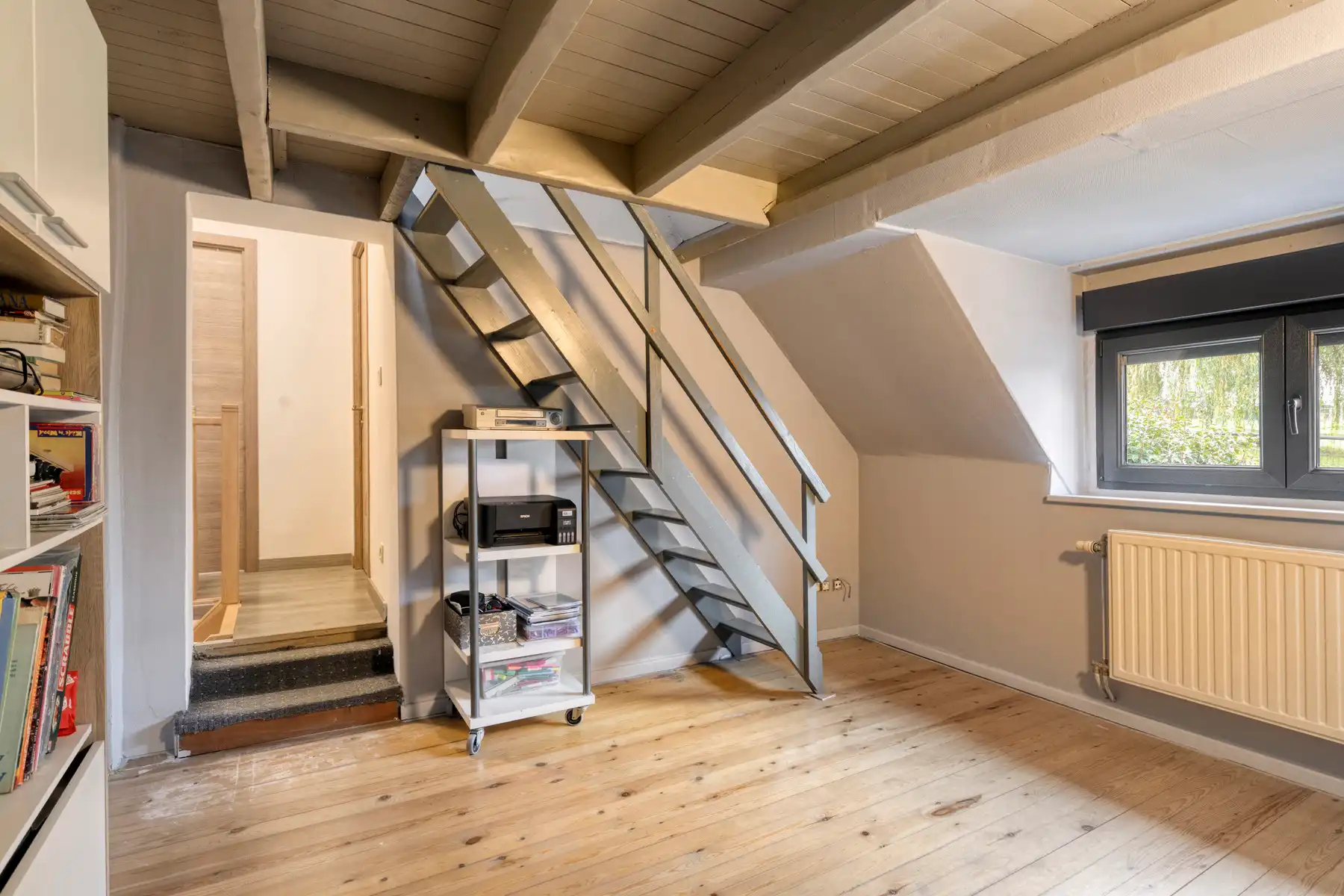 HOB met 4 slaapkamers, oprit en klein tuintje foto 15