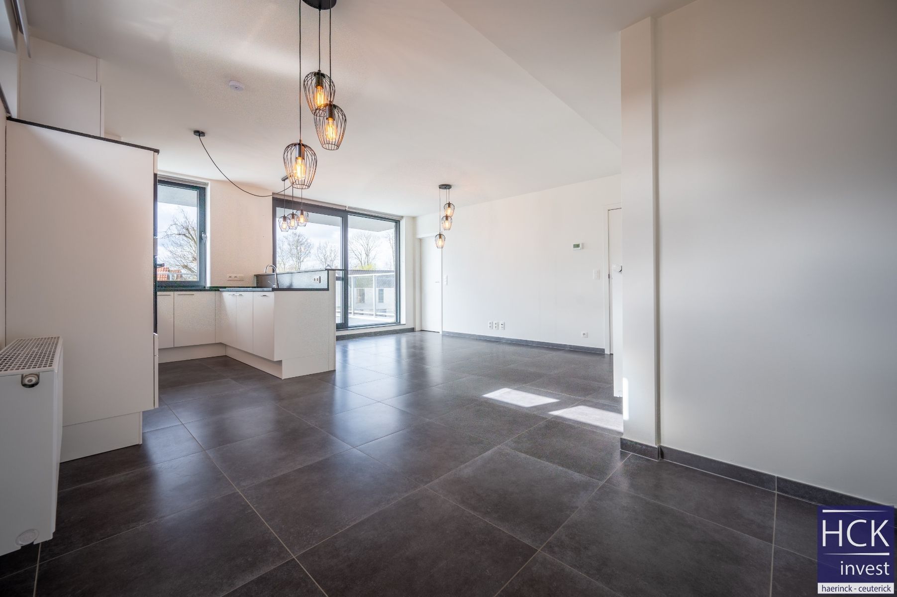 VICHTE - Lichtrijk en energiezuinig appartement met 2 SLPK én ruim terras! foto 2