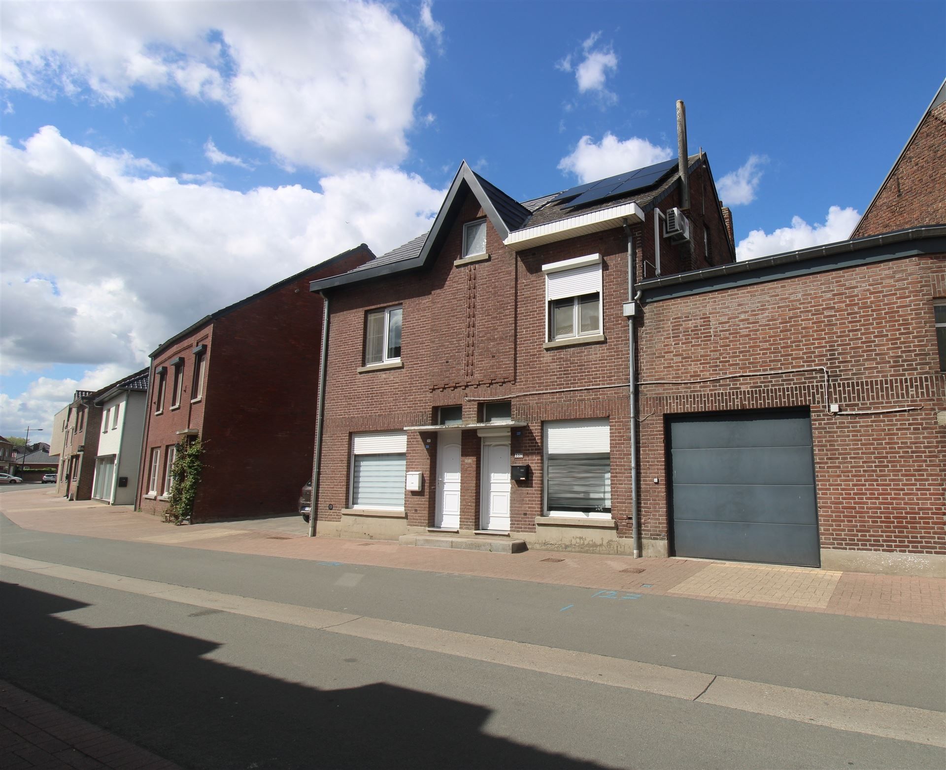 Instapklare woning met 2 slaapkamers (mogelijkheid tot uitbreiding!) en ruime garage in het rustige Kotem! foto {{pictureIndex}}