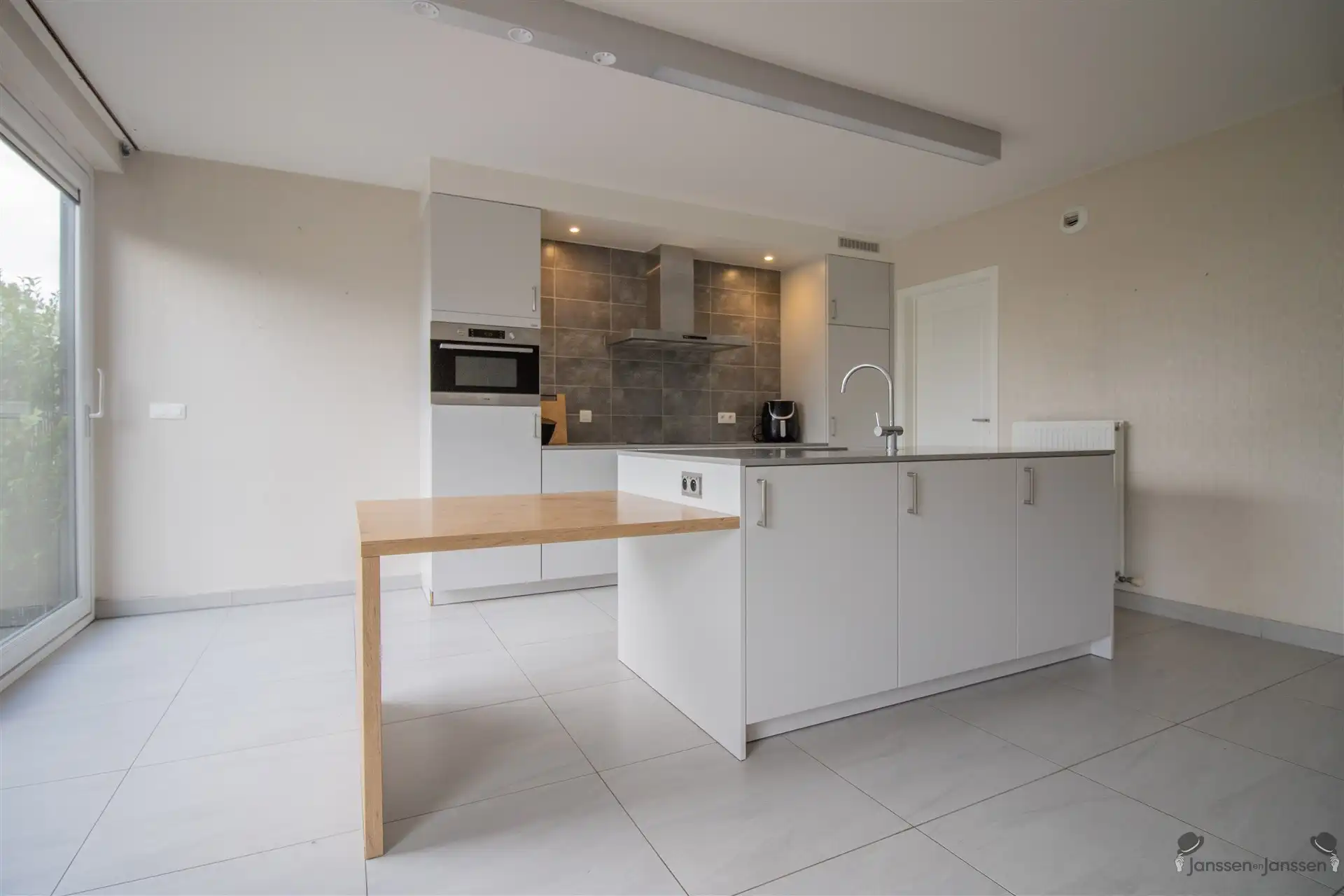 Gelijkvloers appartement van 114 m² met 2 slaapkamers en privé tuin foto 4