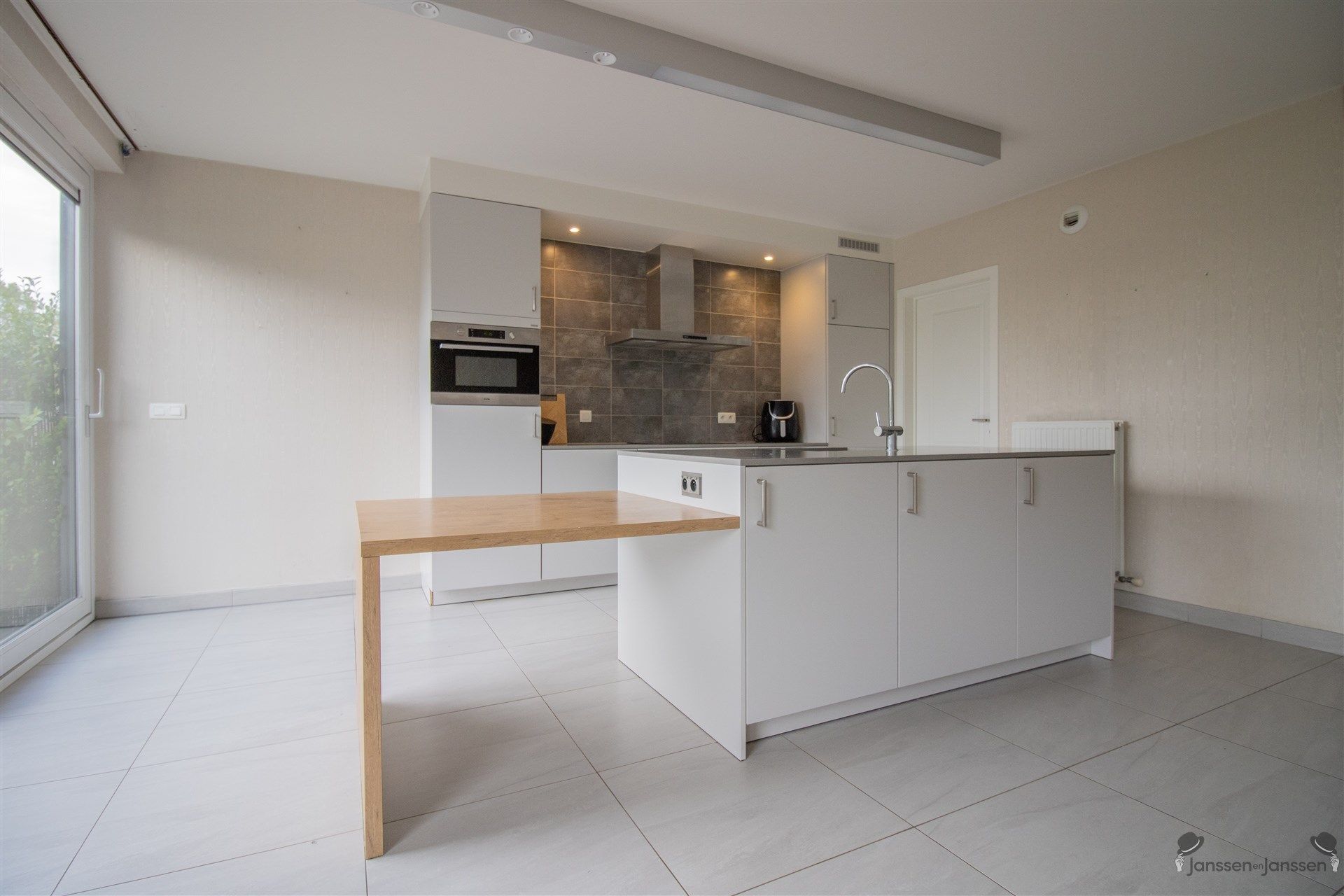 Gelijkvloers appartement van 114 m² met 2 slaapkamers en privé tuin foto 4