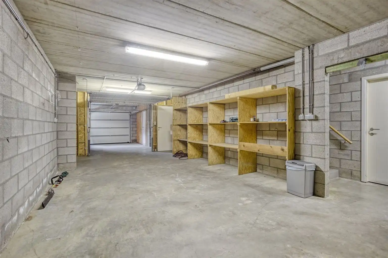 Ruim gelijkvloers appartement met gezellig, overdekt terras en ondergrondse garage, op een toplocatie vlak bij het centrum van Maaseik. foto 14