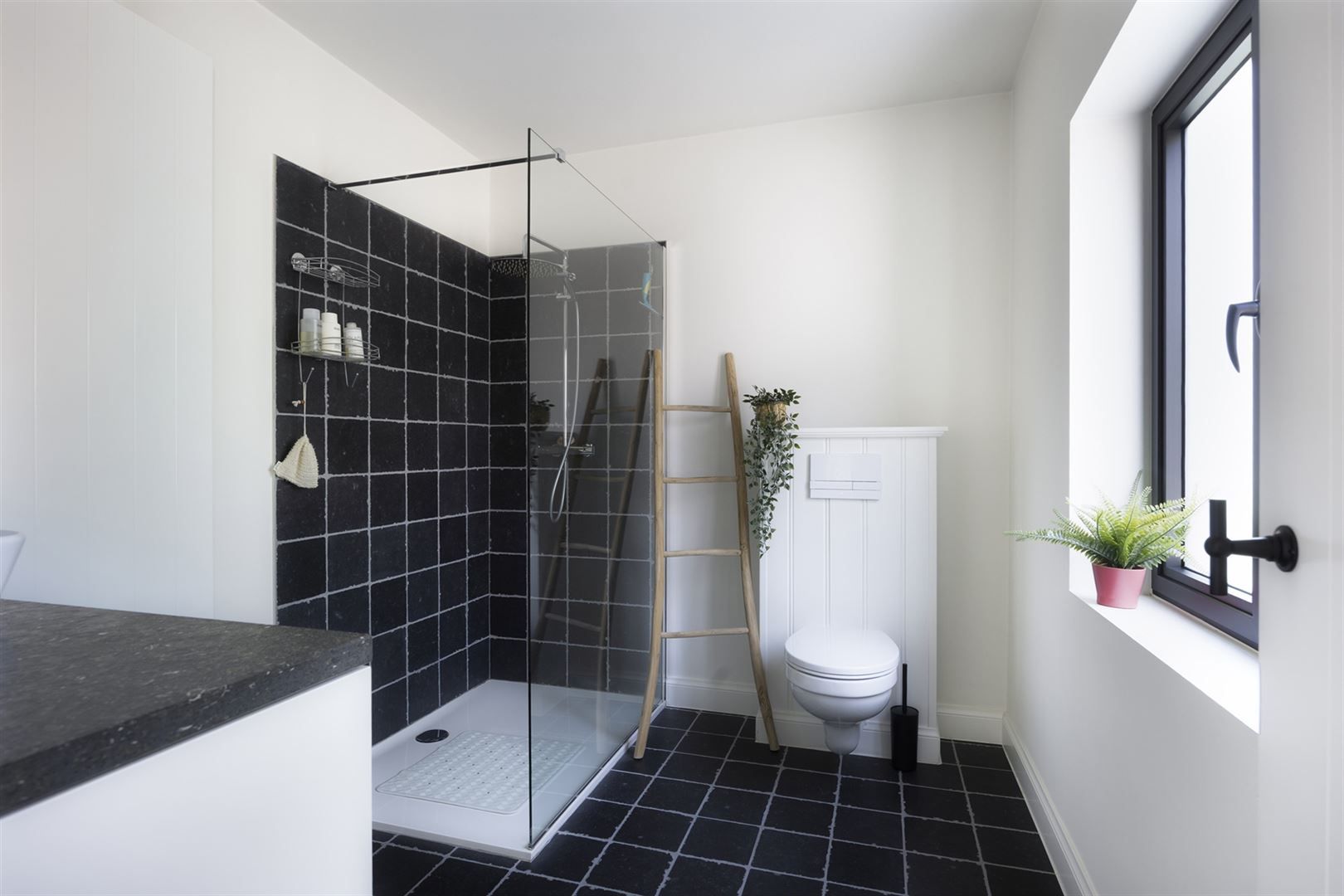 TE KOOP: Prachtig gerenoveerde woning met tuin in Koersel! foto 14