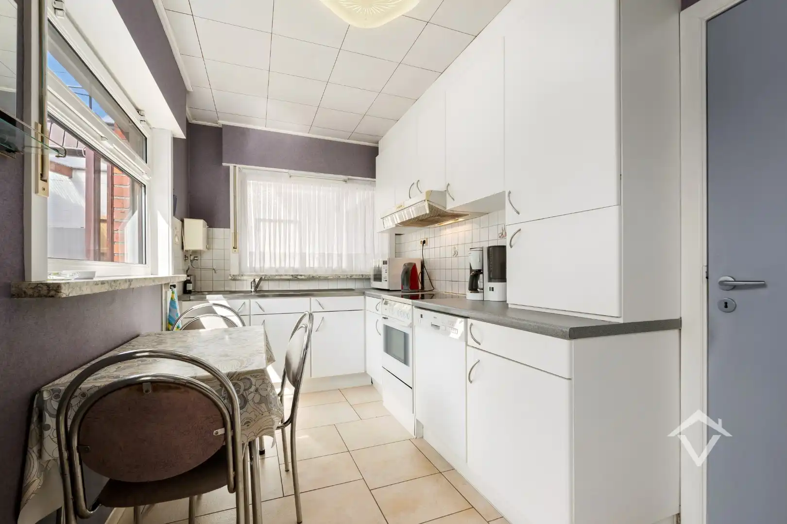 Alleenstaande woning met 4 slaapkamers en dubbele garage te Ichtegem foto 6