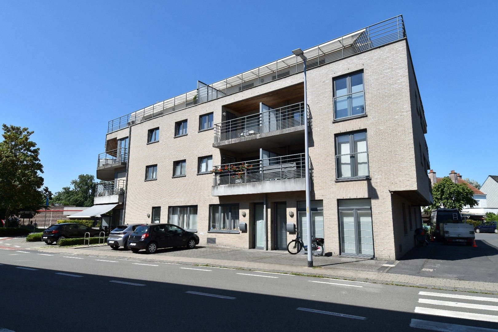 Lichtrijk gelijkvloers appartement met 2 slaapkamers in Gullegem foto 1