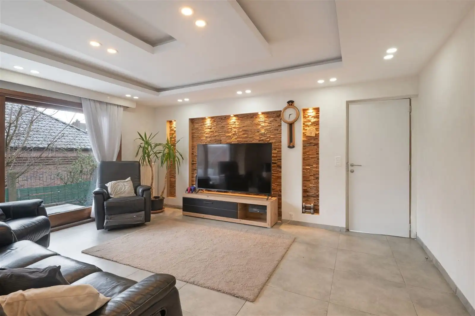 Instapklare gezinswoning met tuin en garage nabij centrum foto 2