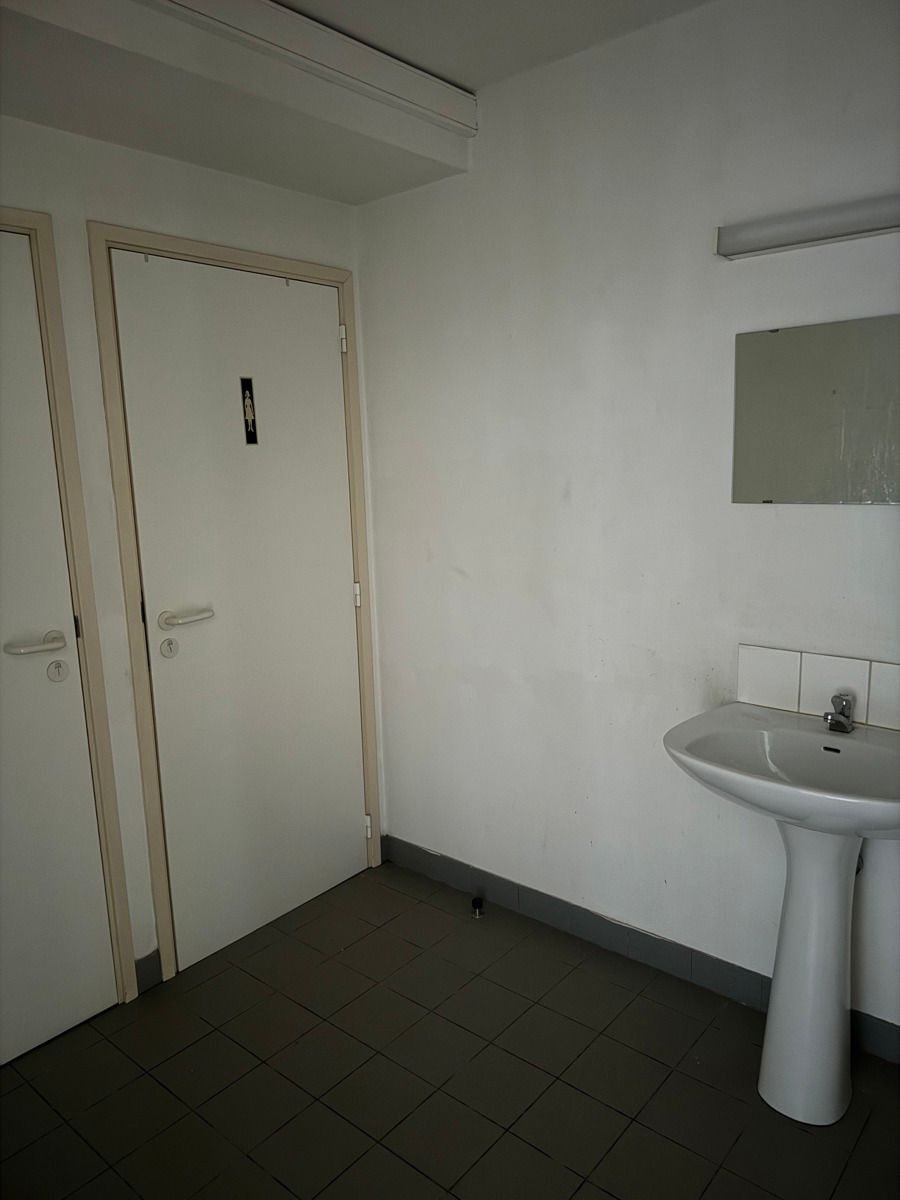 Kantoor 3de verdiep op Bisschoppenhoflaan + parking foto 11