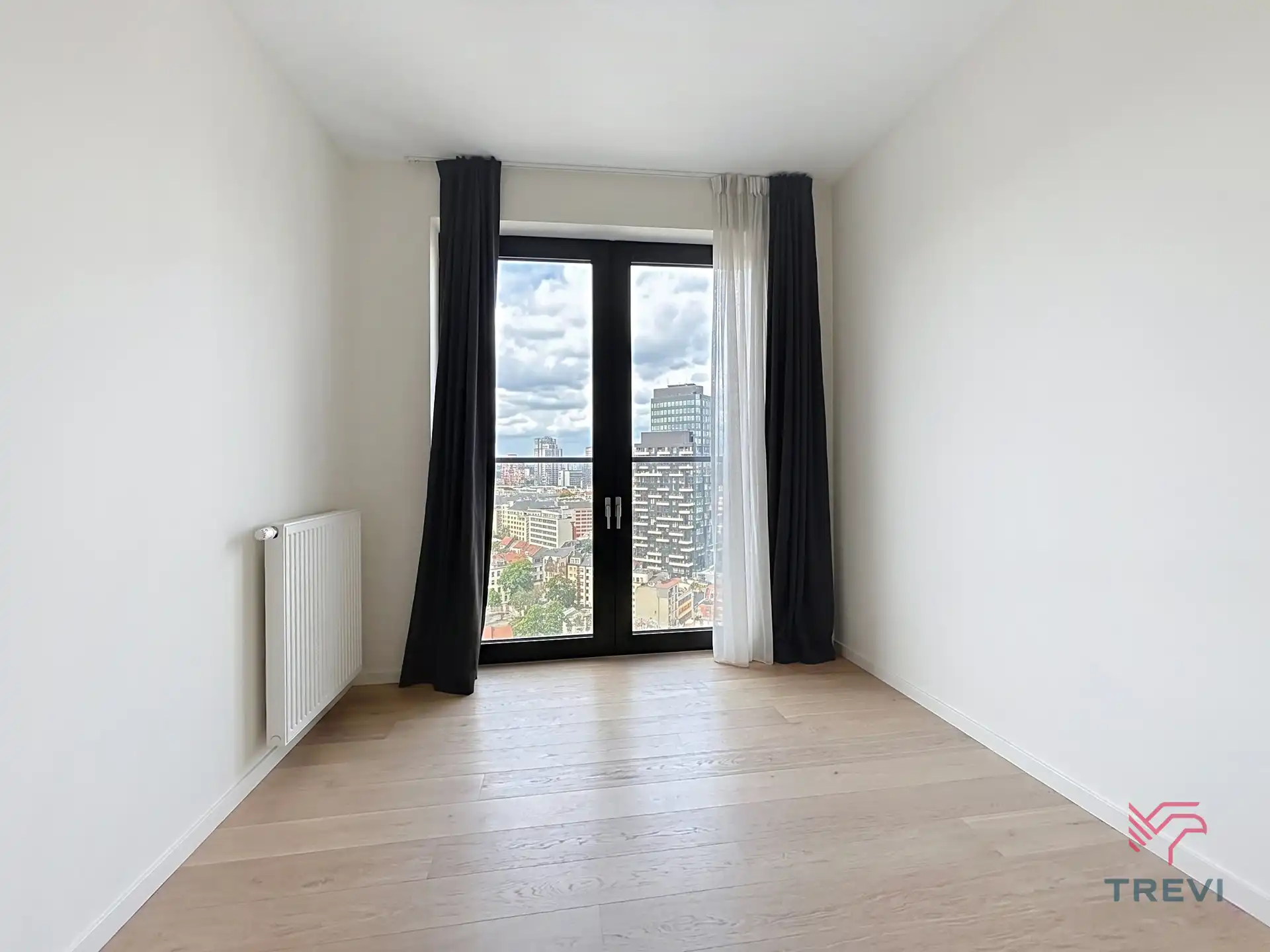 APPARTEMENT OP DE 21STE VERDIEPING IN DE EUROPESE WIJK ! foto 4