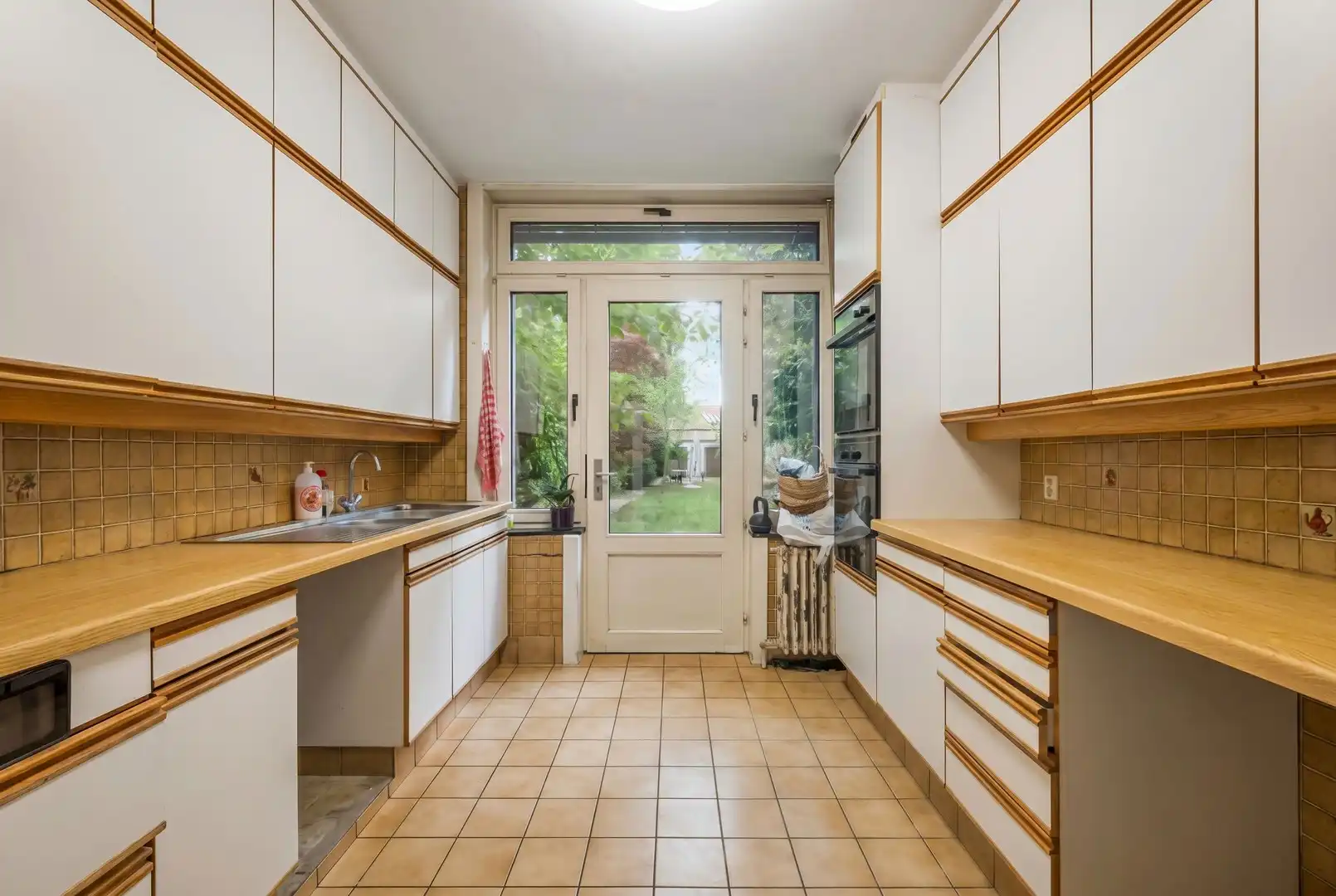 Uiterst ruim burgerhuis met prachtige tuin en enorm veel mogelijkheden foto 9