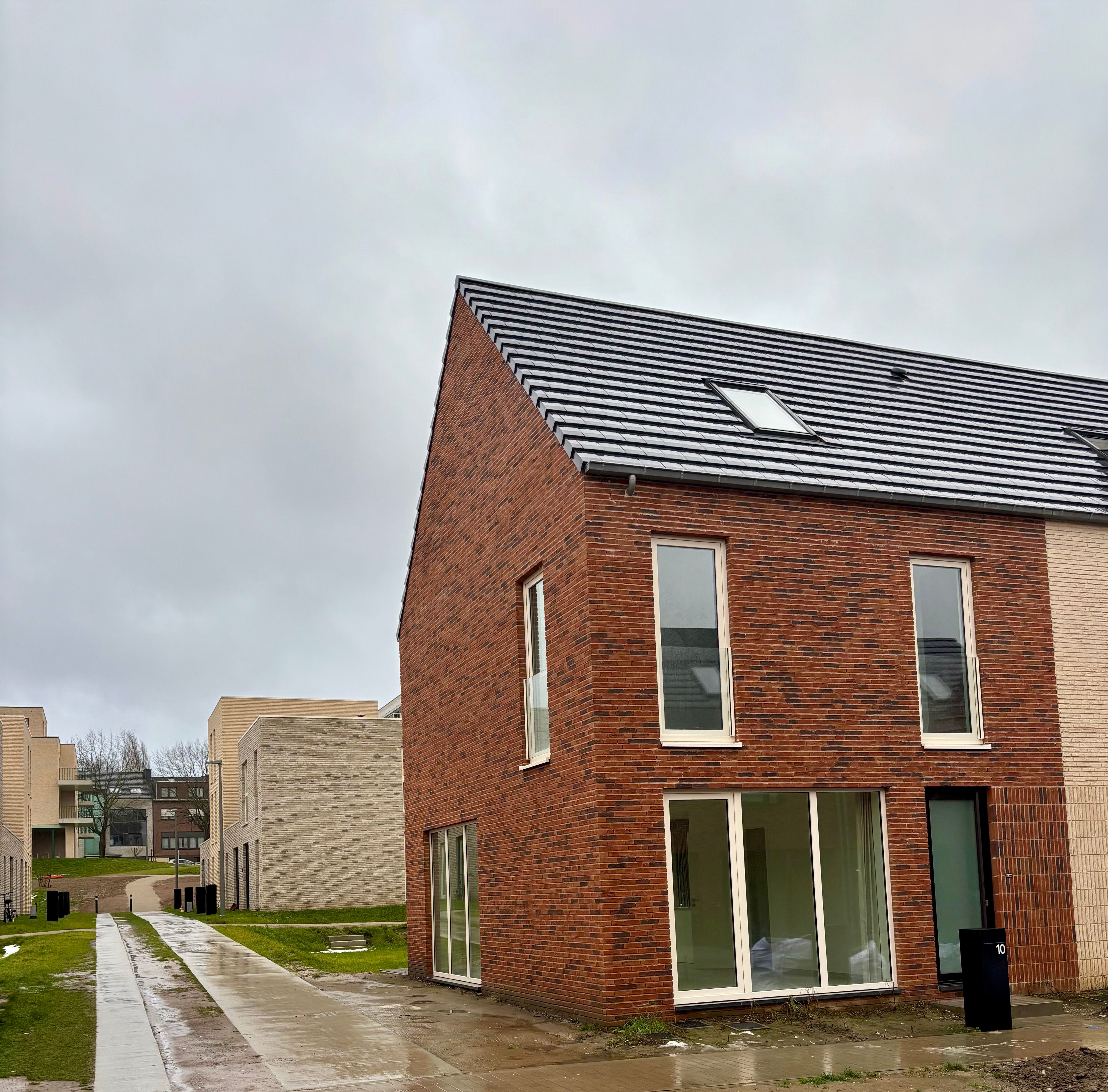 Exclusieve Nieuwbouw - Halfopen Woning op de Oude Kodak-site foto {{pictureIndex}}