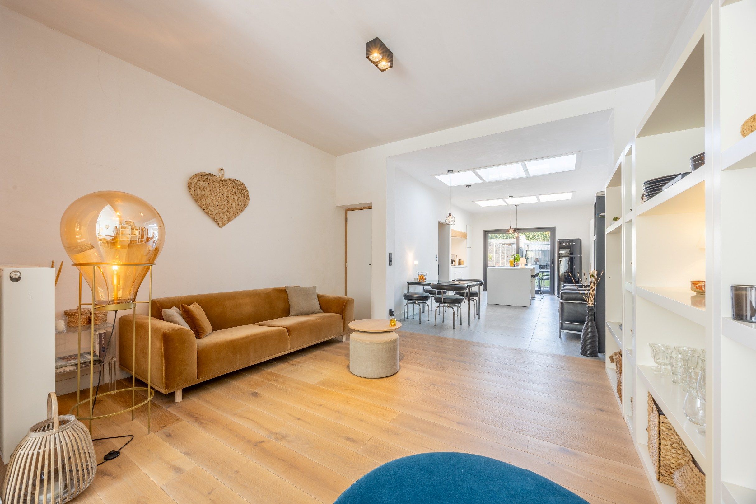 GERENOVEERDE WONING MET TUIN EN UITWEG foto 2