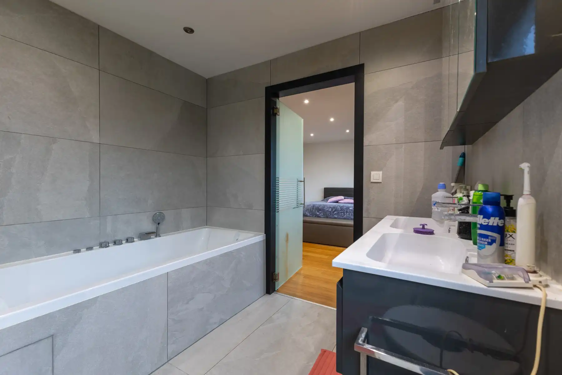 Gerenoveerde en goed onderhouden villa met 4 slaapkamers. foto 18