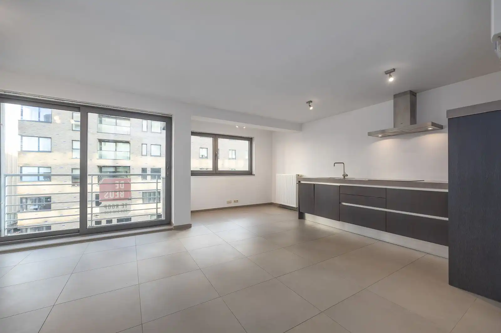 Zongericht appartement met 1 slpk, pal aan het strand! foto 3