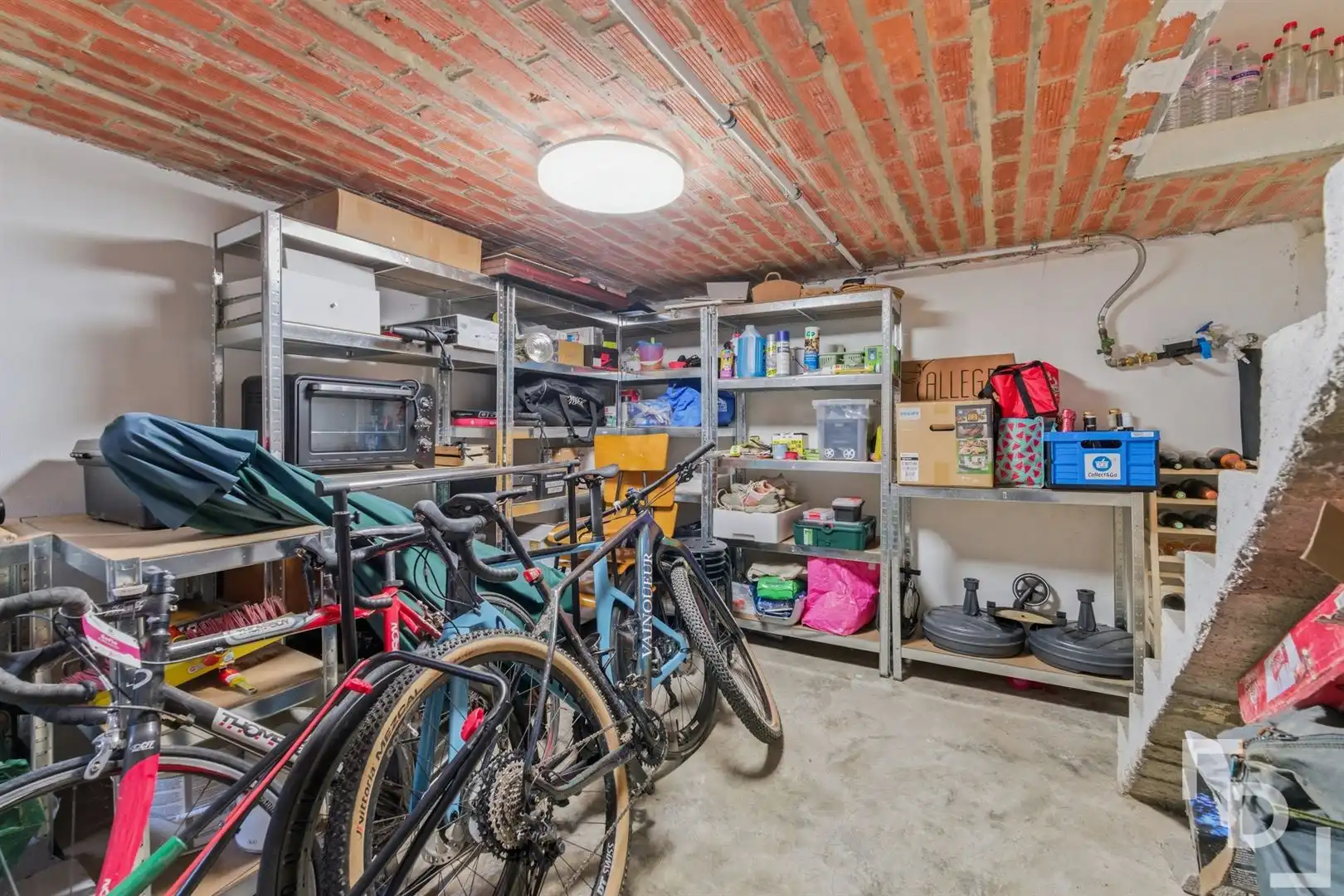 Gerenoveerde HOB met 3 slaapkamers en tuin te koop in Sint-Jan. foto 33