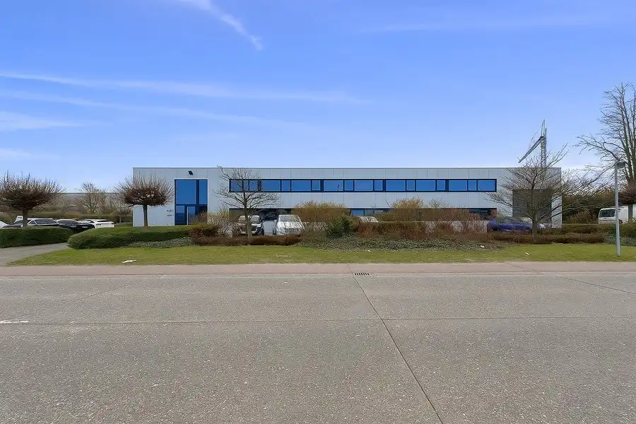 Instapklaar kantoor te huur nabij E313/E34 te Wommelgem foto 2