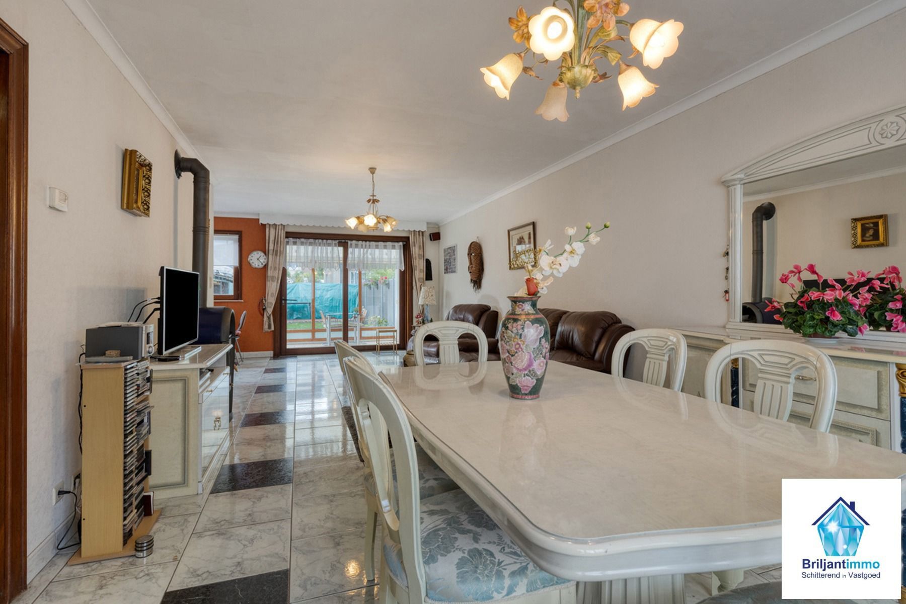 Halfopen bebouwing met veel ruimte op toplocatie foto 4