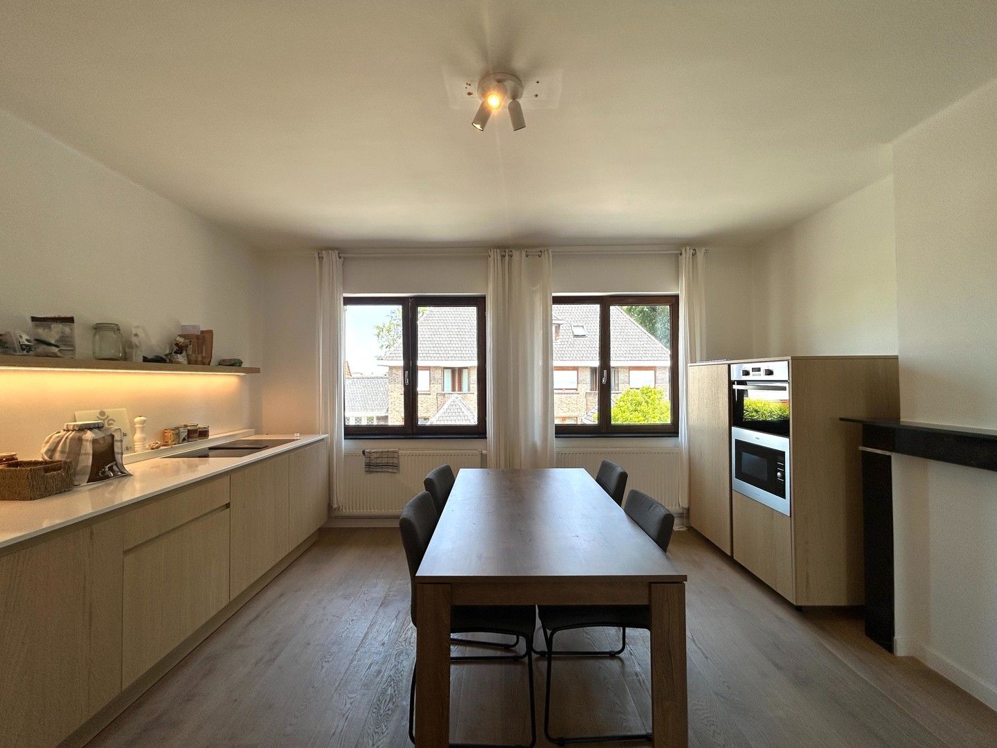 Instapklare woning met commerciële ruimte, tuin & garage te centrum Tielt! foto 15